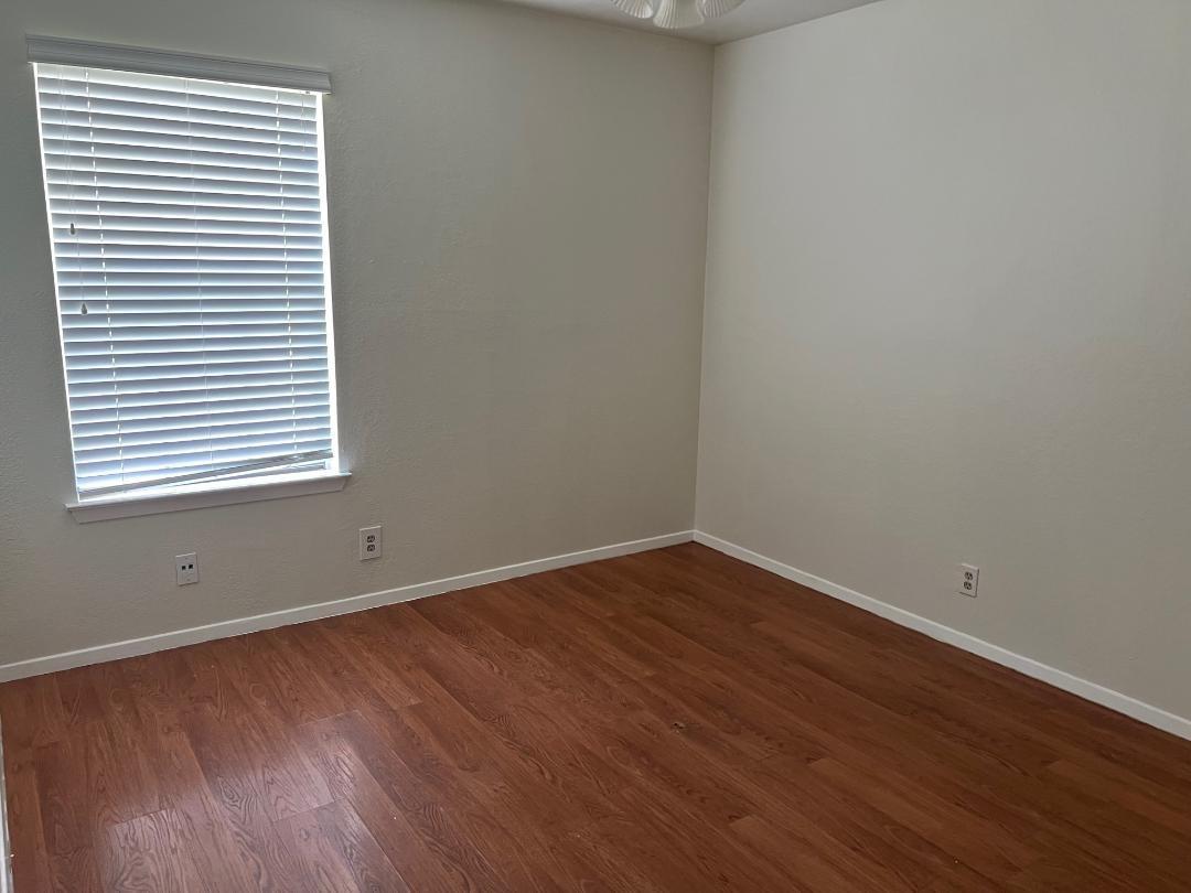 1009 Whispering Dr Property Photo 8