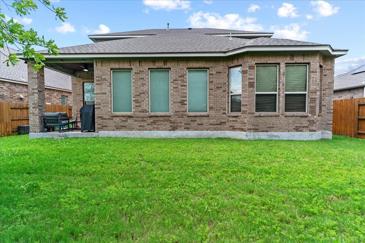916 Isaias Dr Property Photo 4