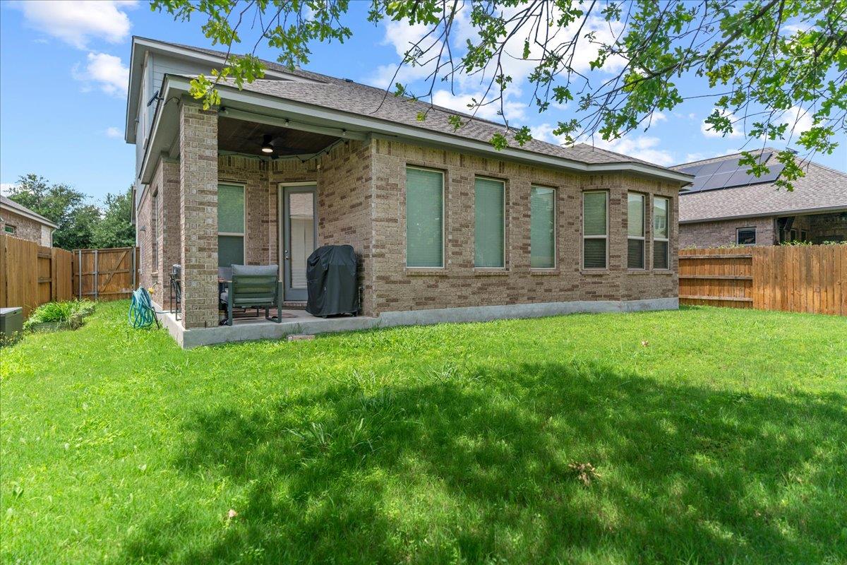 916 Isaias Dr Property Photo 6