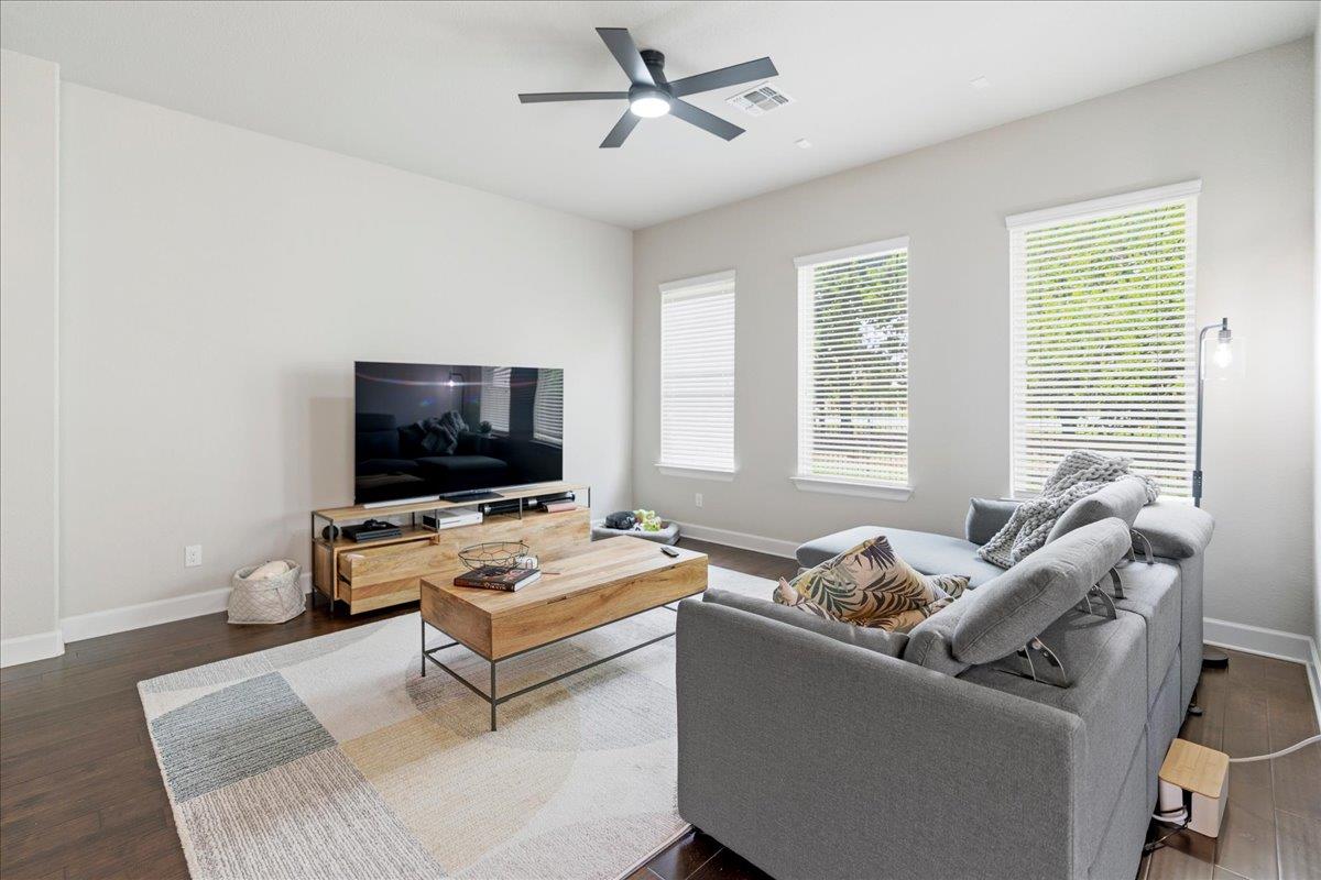 916 Isaias Dr Property Photo 16