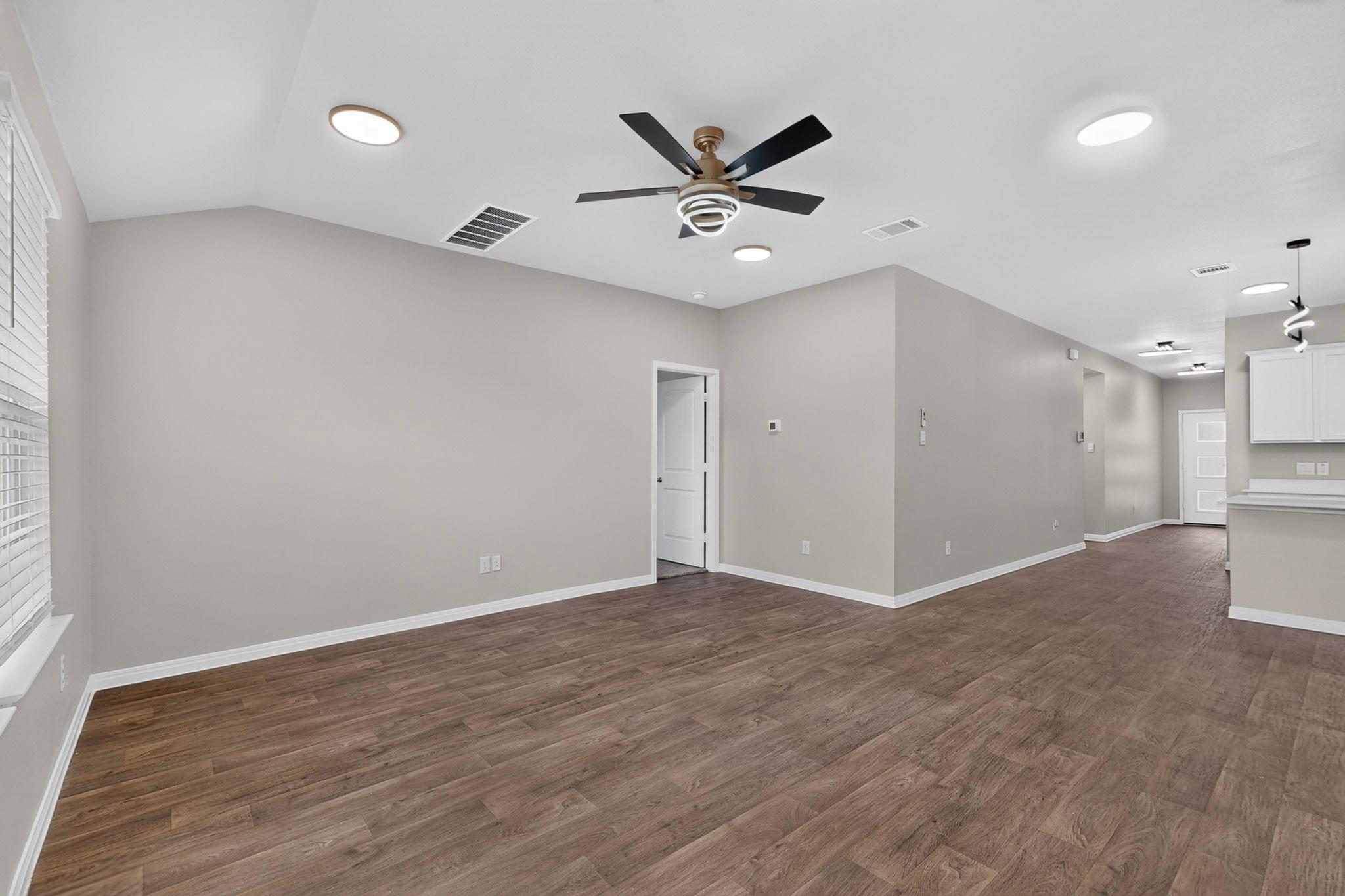 315 Gladiola Loop Property Photo 6
