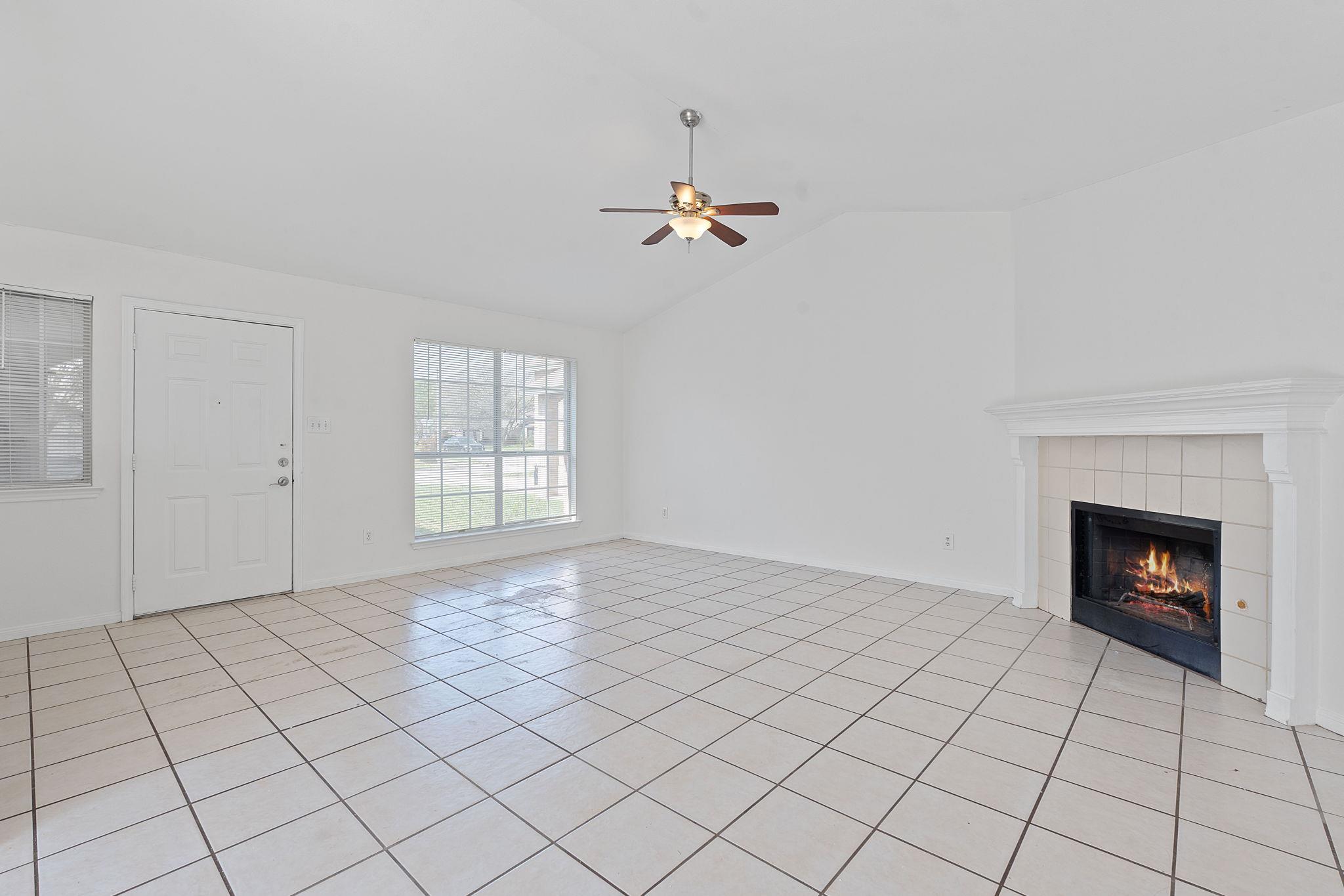 805 Valley View Dr Property Photo 2