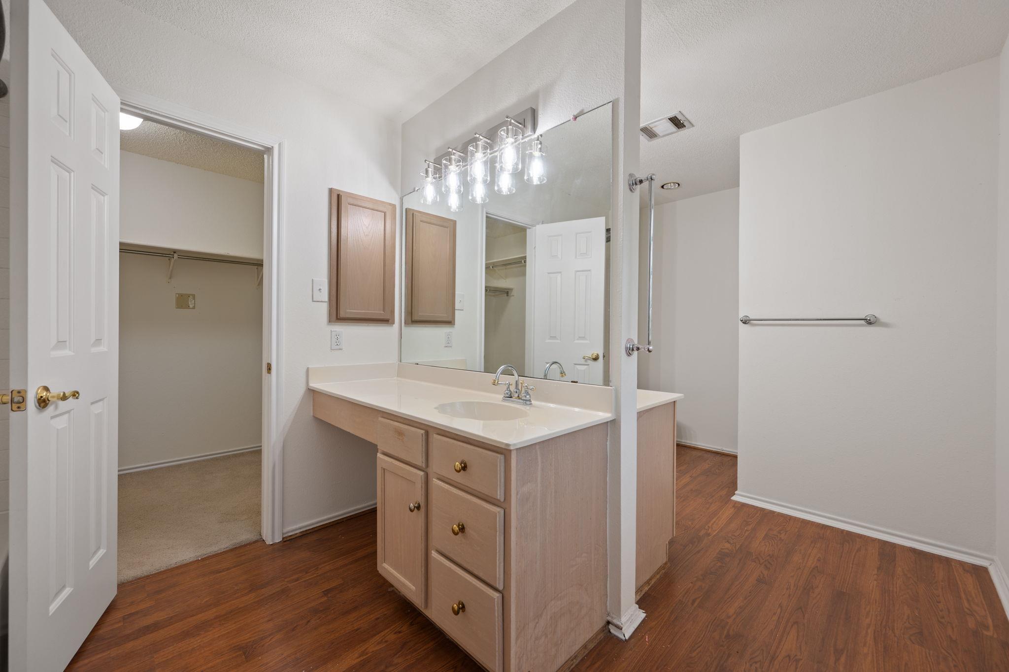 2114 Milan Dr Property Photo 19