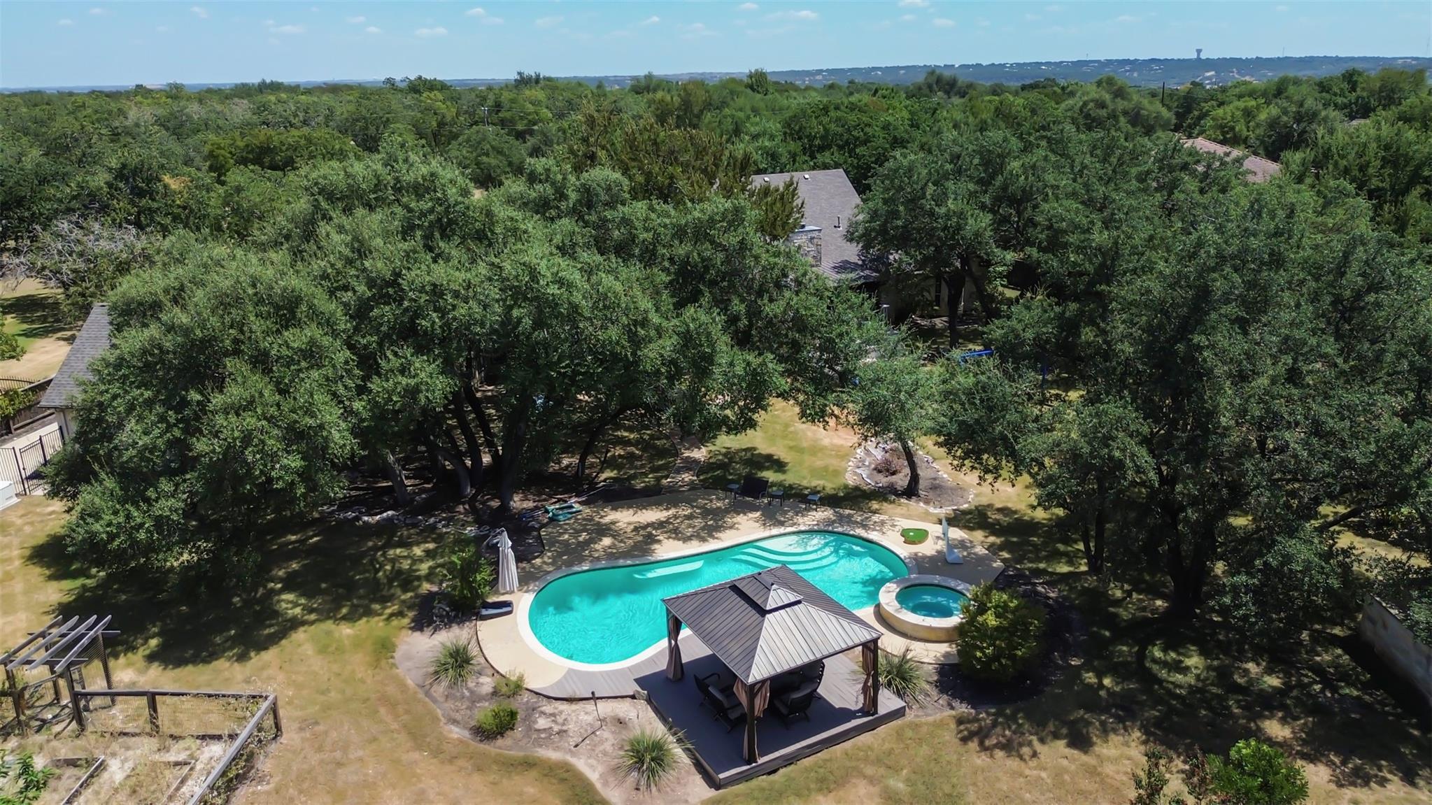140 Oak Plaza Dr Property Photo 3