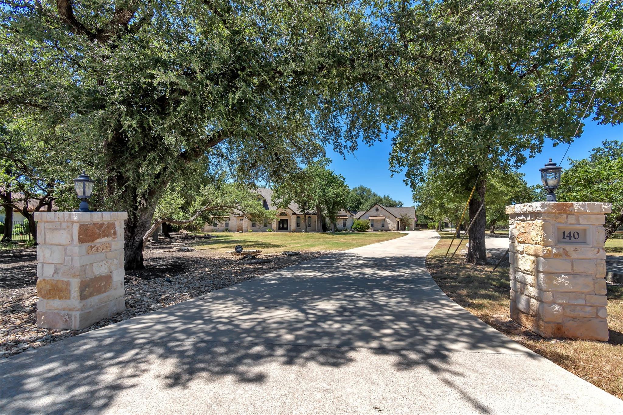 140 Oak Plaza Dr Property Photo 5