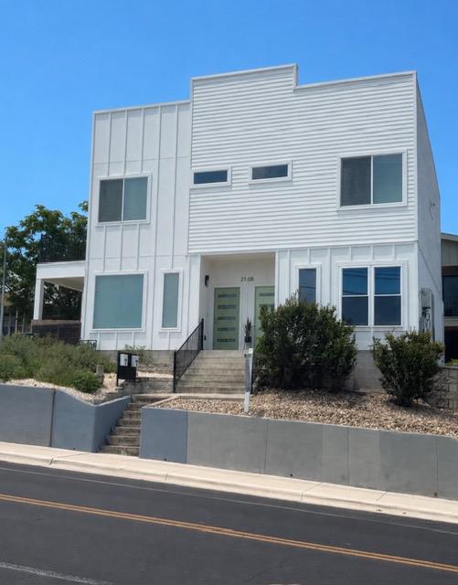 2108 Rosewood Ave #b Property Photo 1