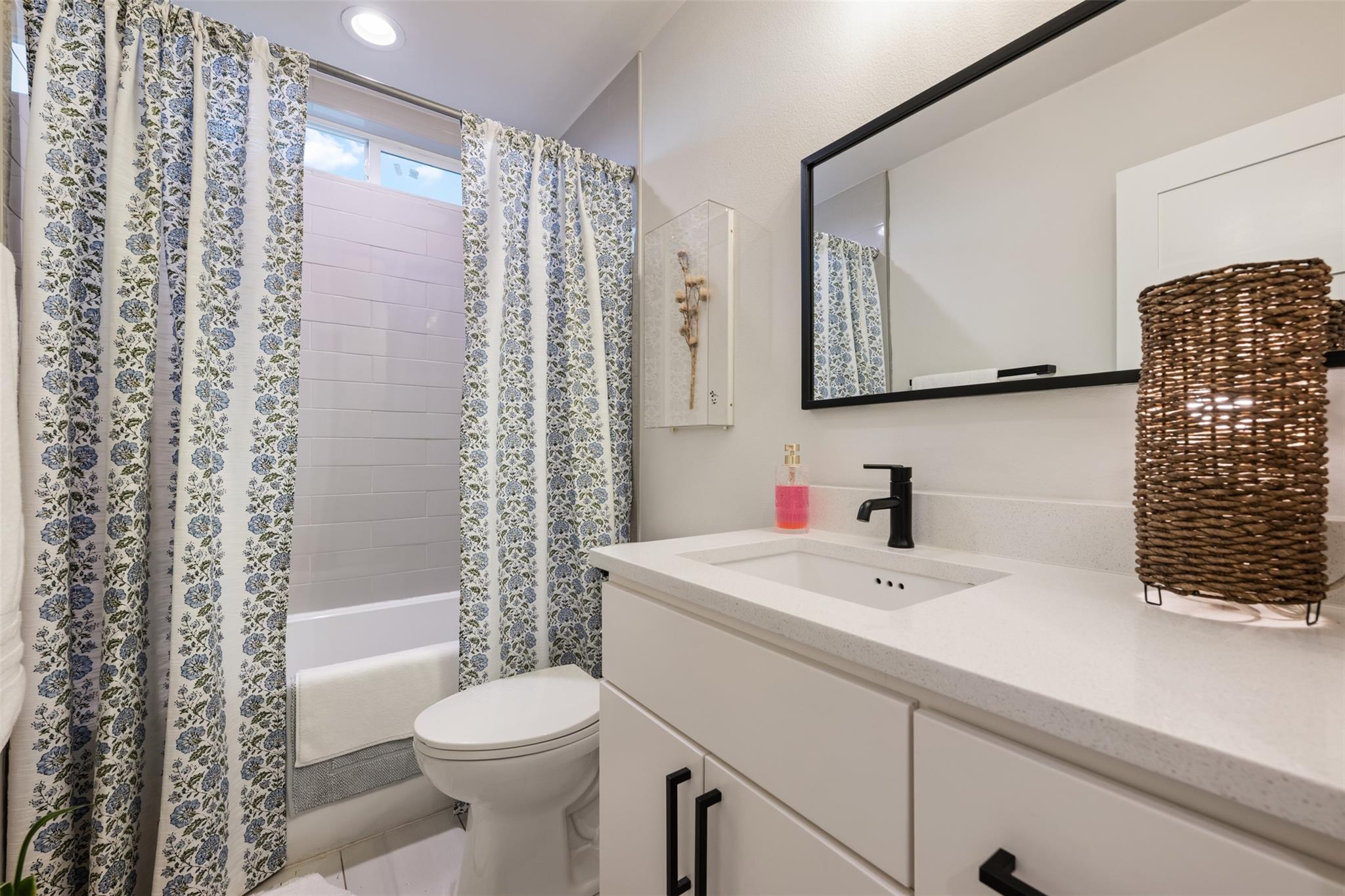 2108 Rosewood Ave #b Property Photo 26