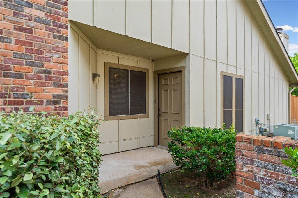 1617 W Braker Ln #b Property Photo 4