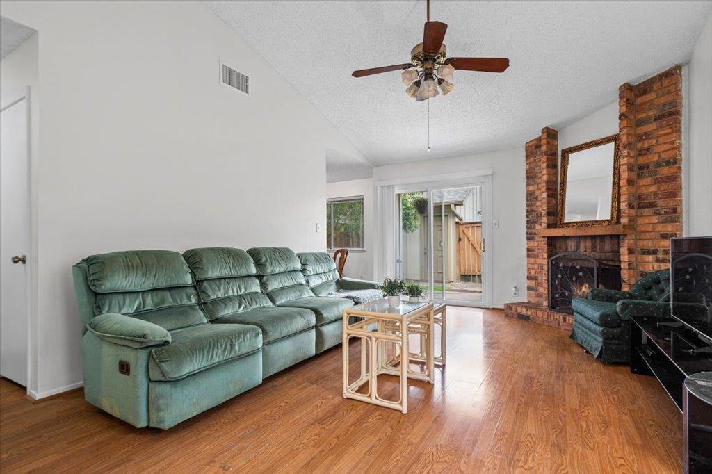 1617 W Braker Ln #b Property Photo 6