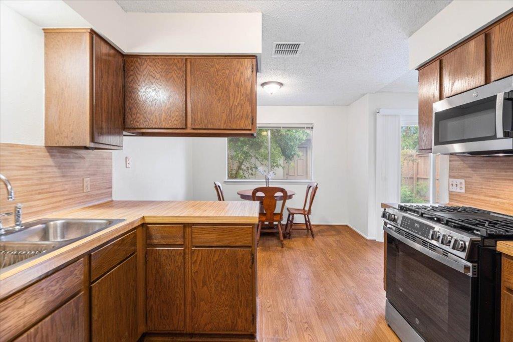 1617 W Braker Ln #b Property Photo 10