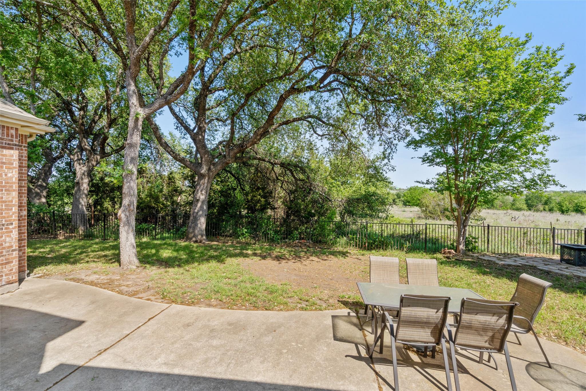 304 Las Colinas Dr Property Photo 5