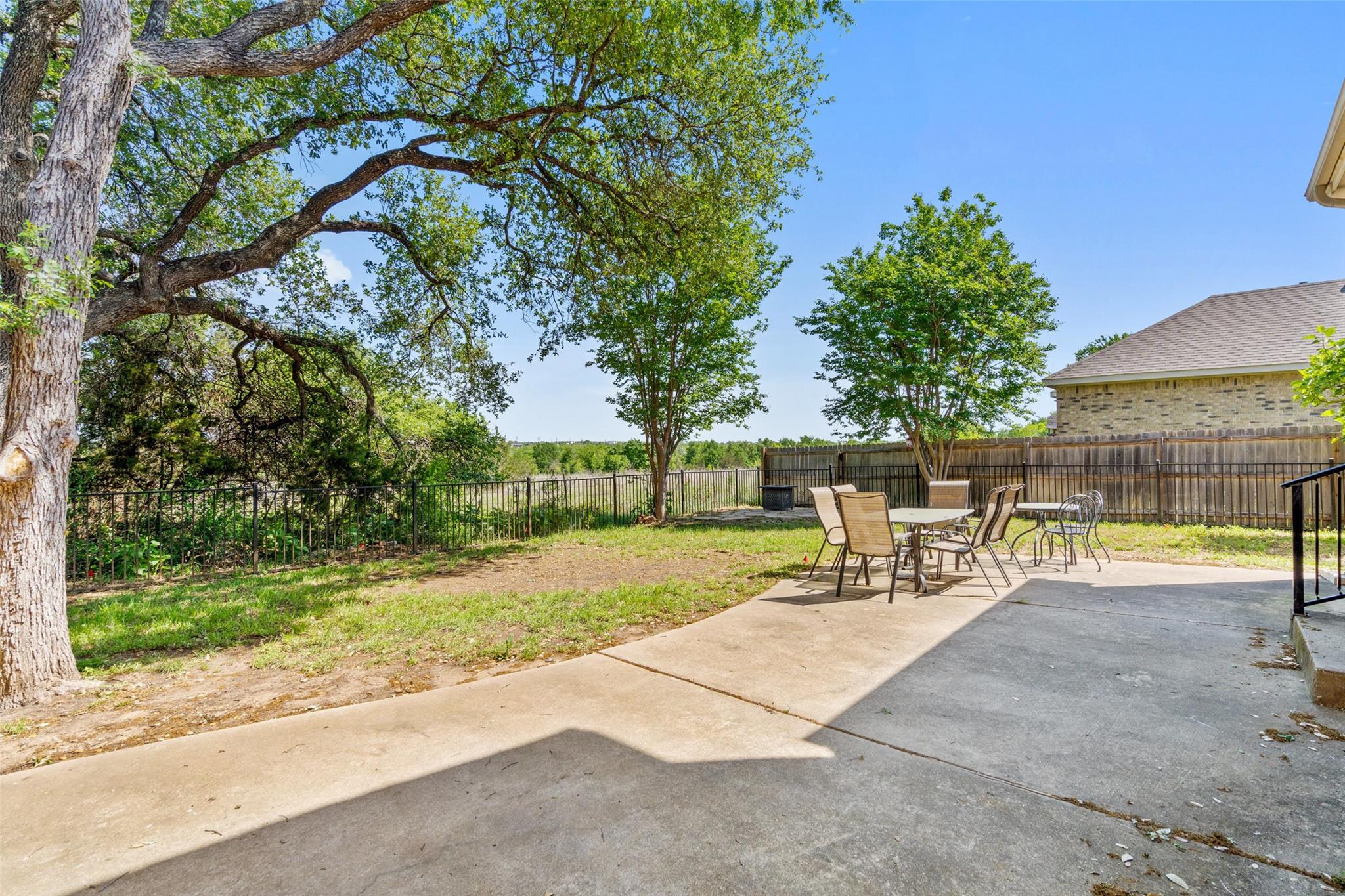 304 Las Colinas Dr Property Photo 36