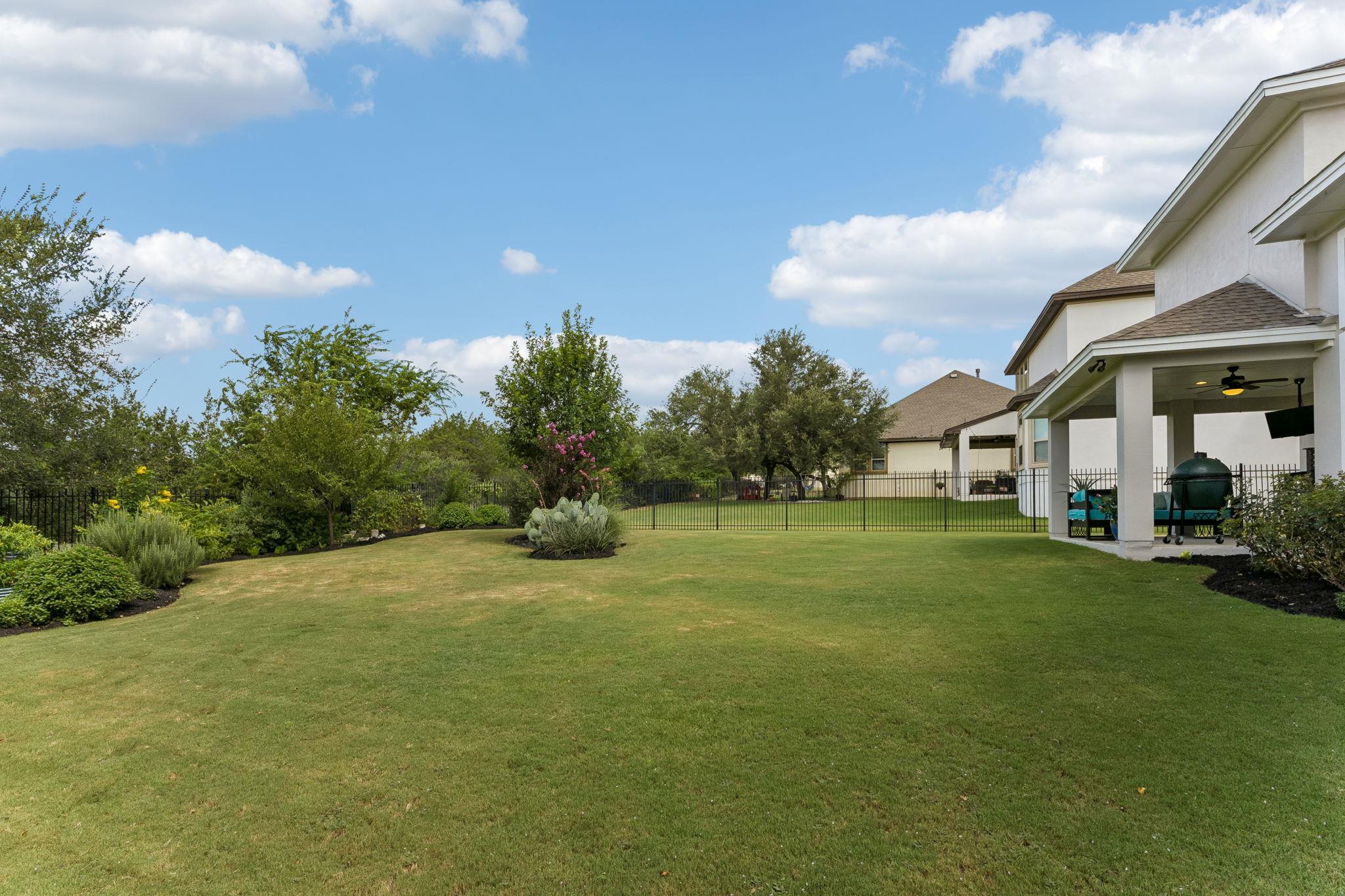 642 Jacksdaw Dr Property Photo 28
