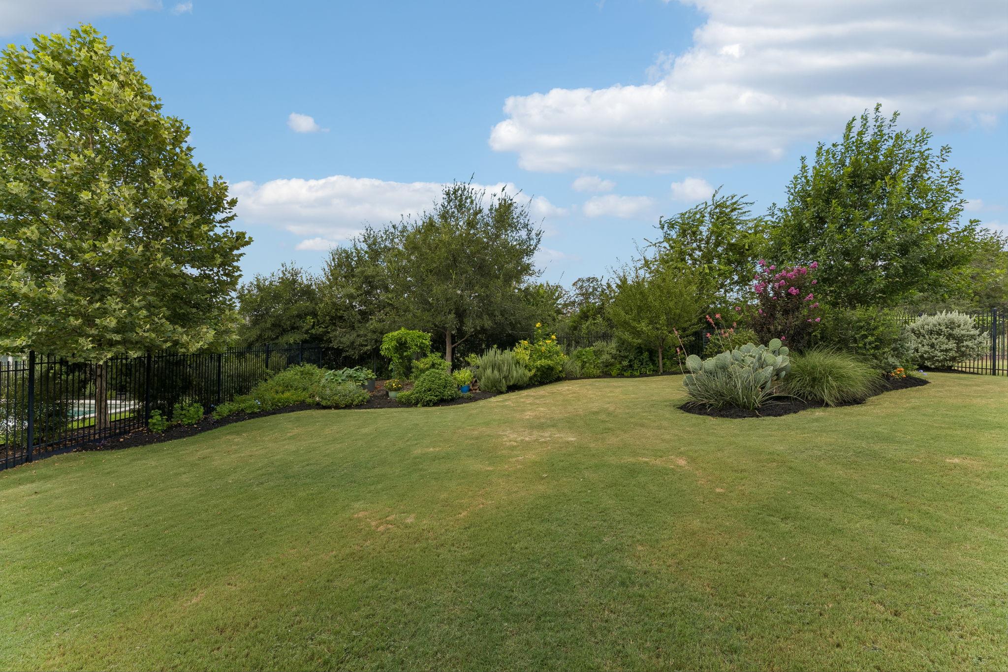642 Jacksdaw Dr Property Photo 29