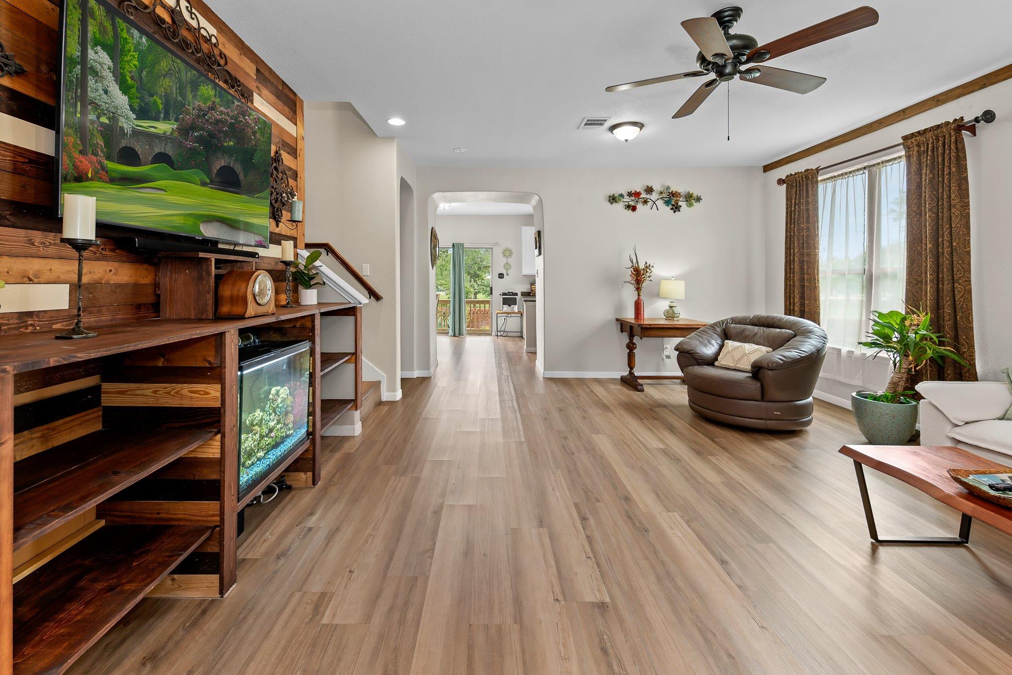 2417 Hollis Ln Property Photo 7