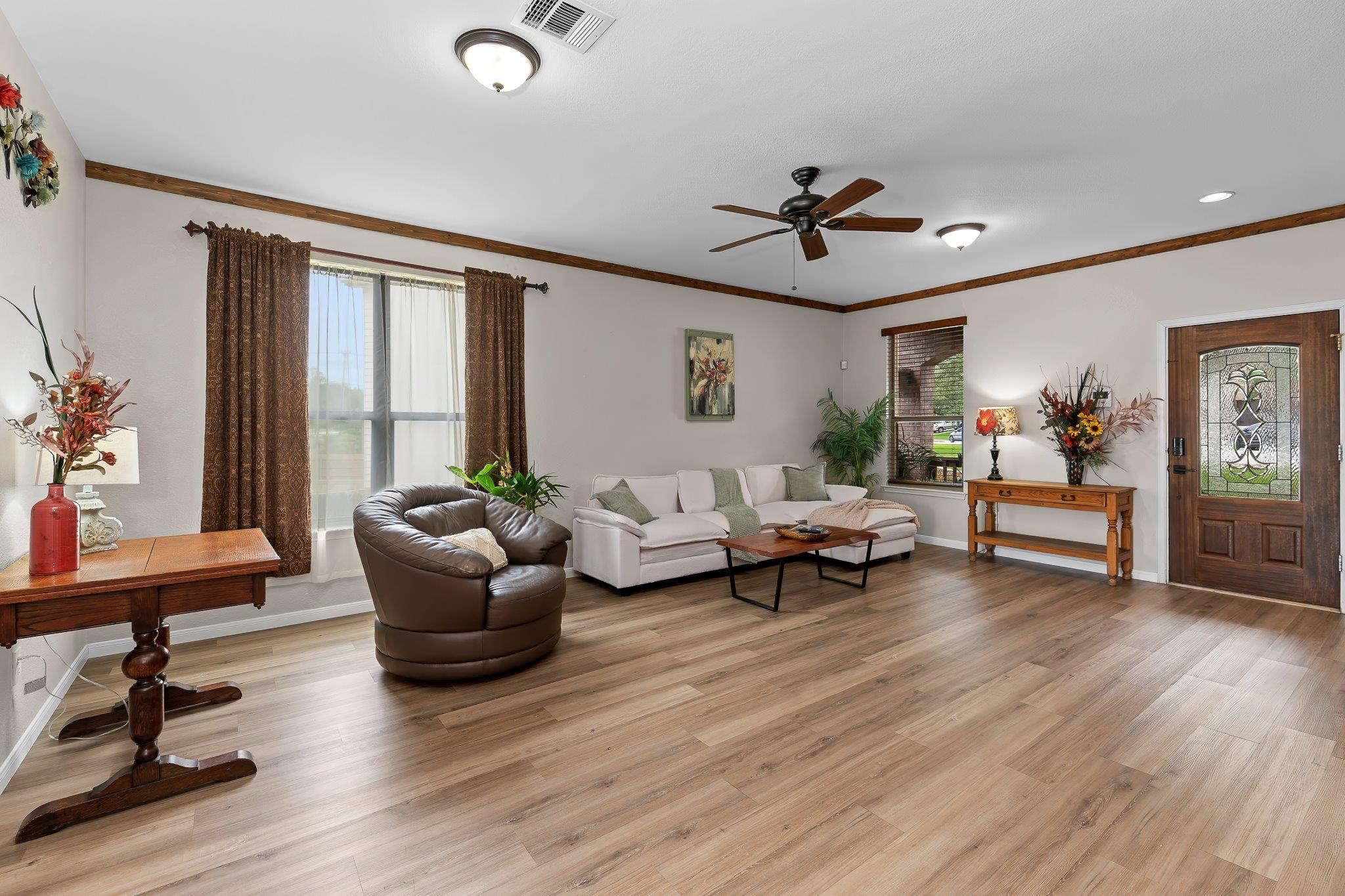 2417 Hollis Ln Property Photo 8