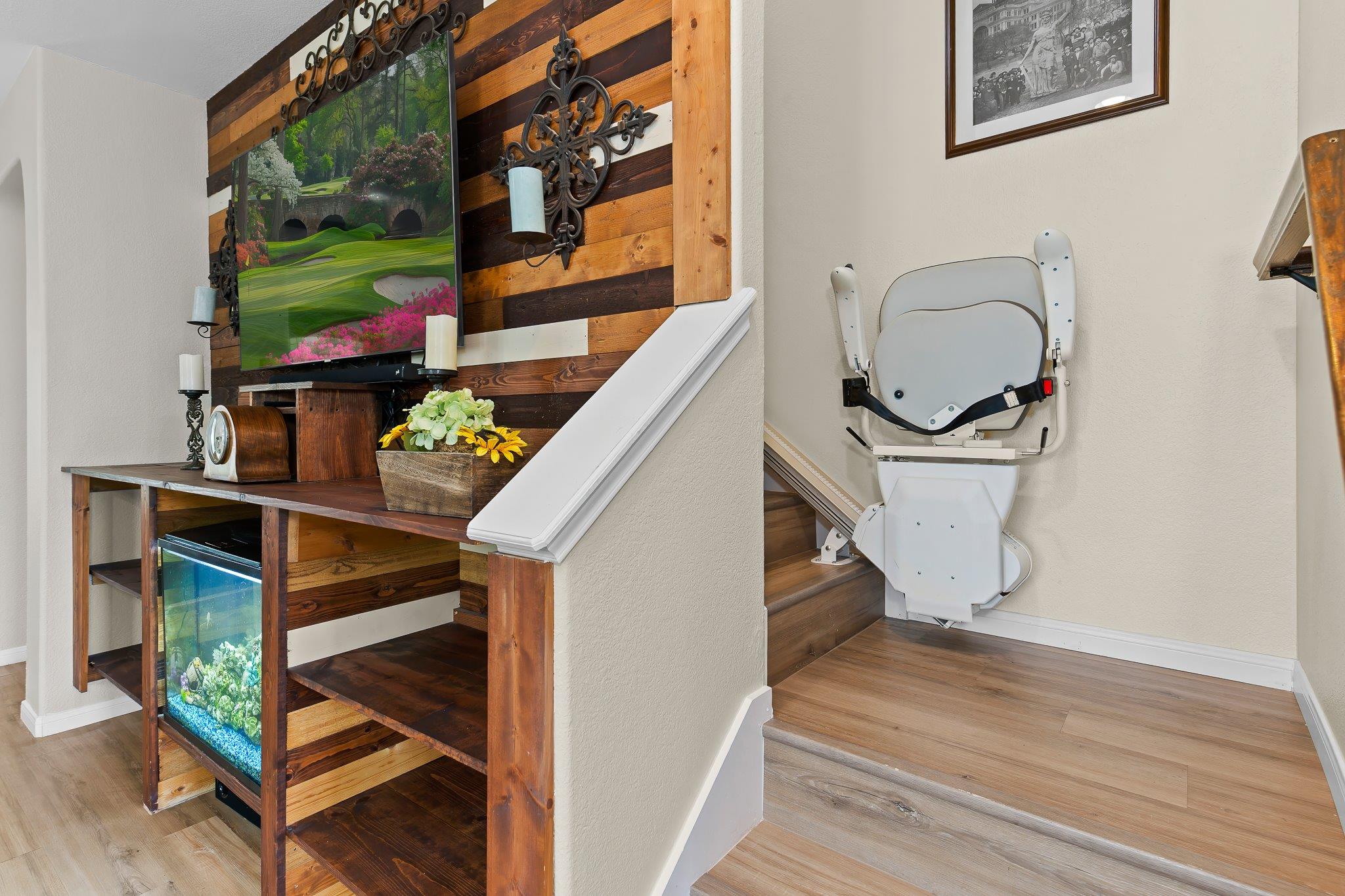 2417 Hollis Ln Property Photo 9