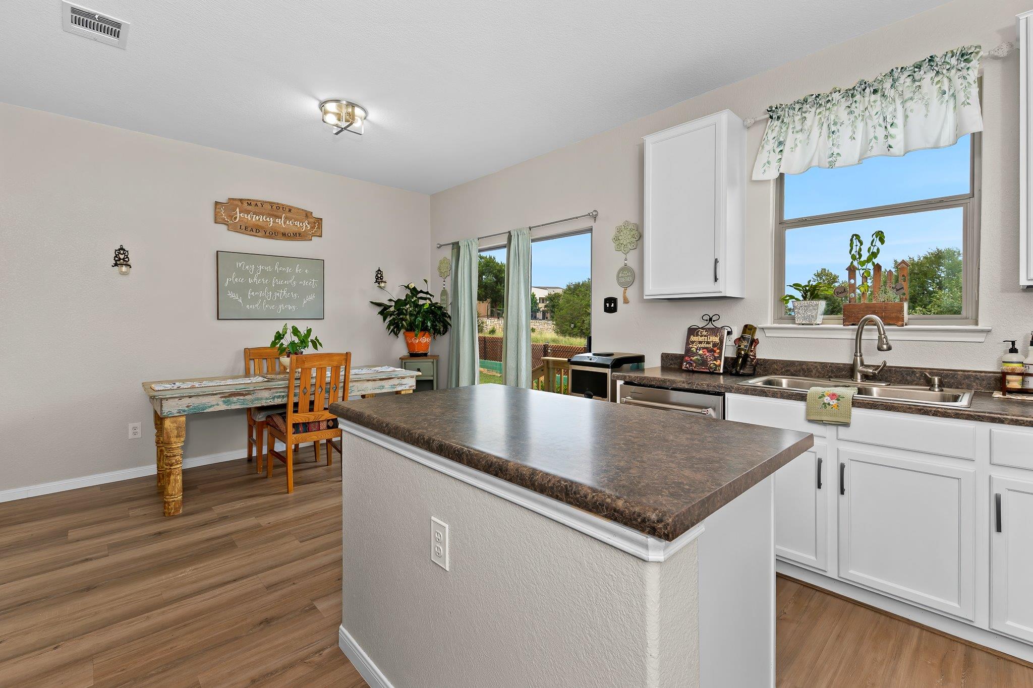 2417 Hollis Ln Property Photo 17