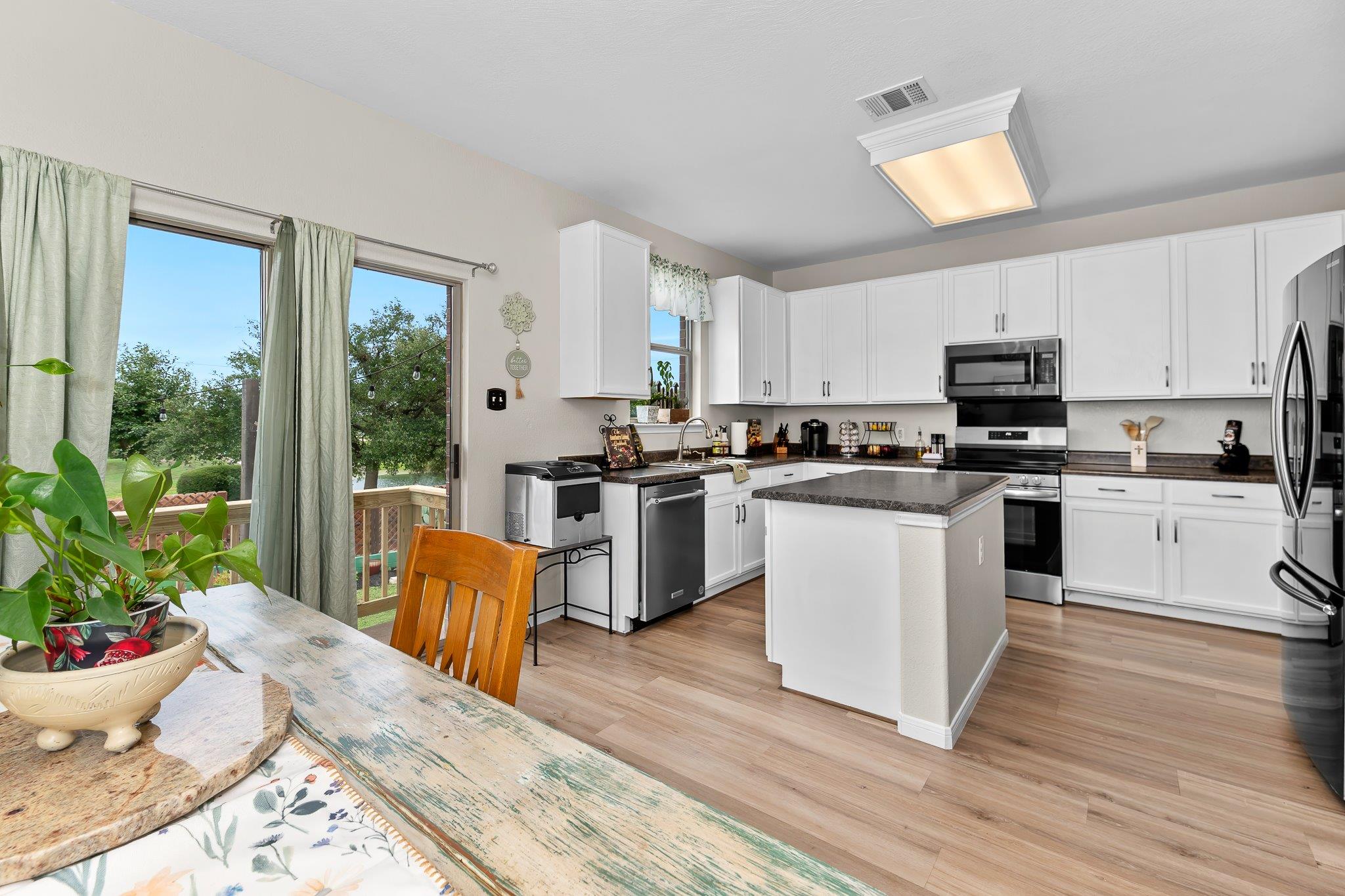 2417 Hollis Ln Property Photo 18