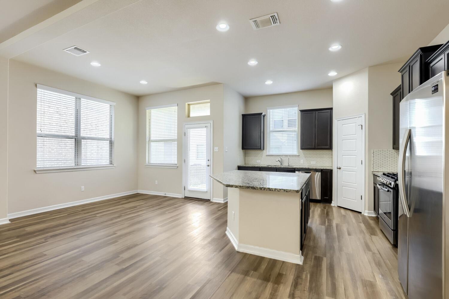 2501 Meyer Cv #b Property Photo 3
