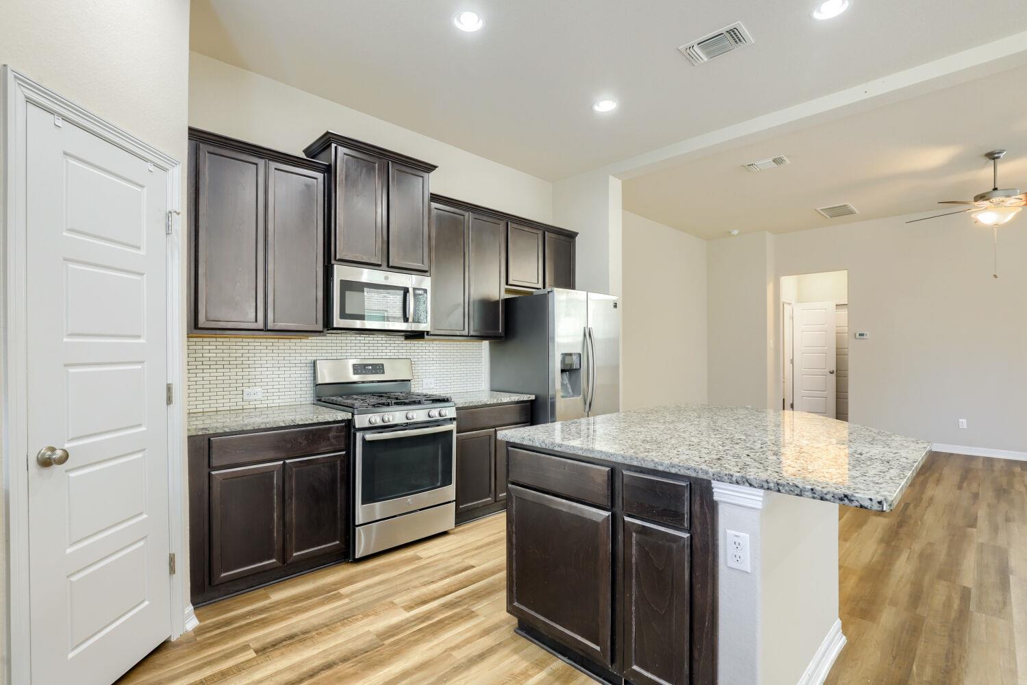 2501 Meyer Cv #b Property Photo 4