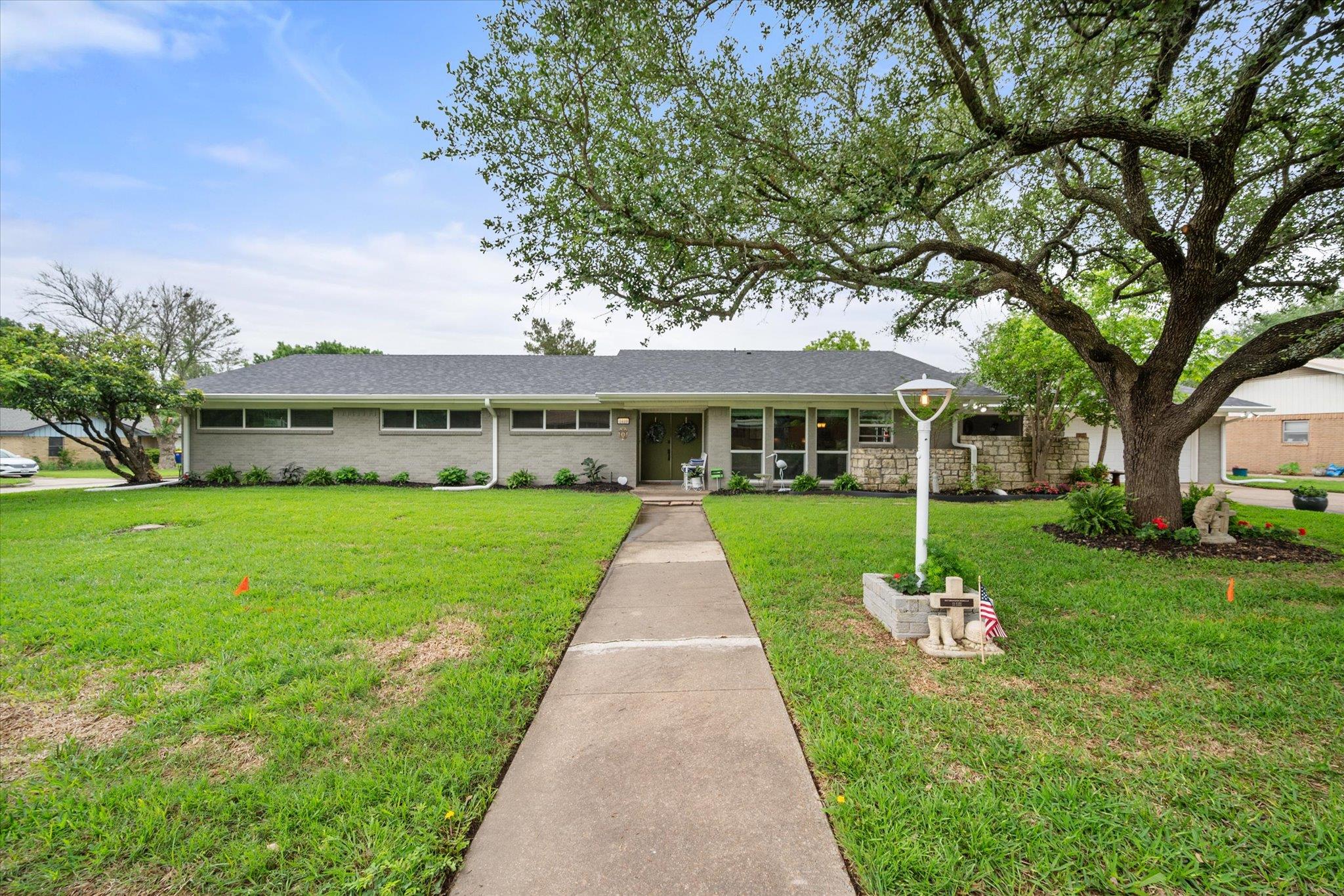 1410 Hummingbird Dr Property Photo 1