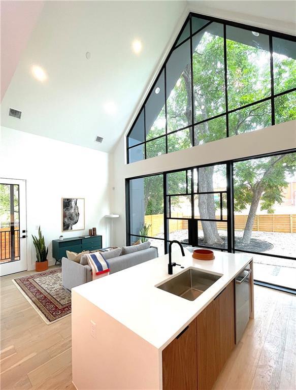 2604 Oaklawn Ave #2 Property Photo 5