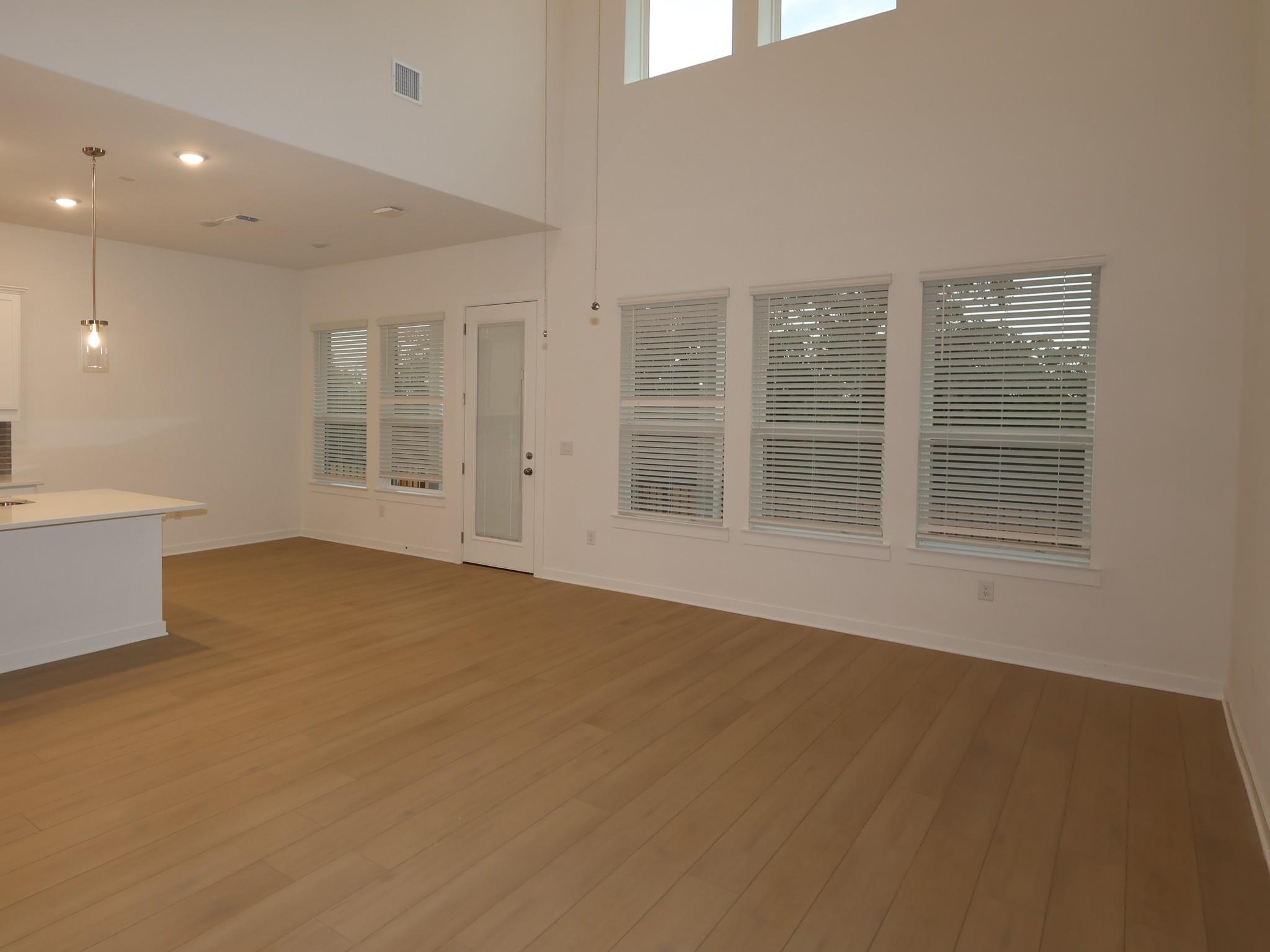 4008 Fulton Dr Property Photo 8