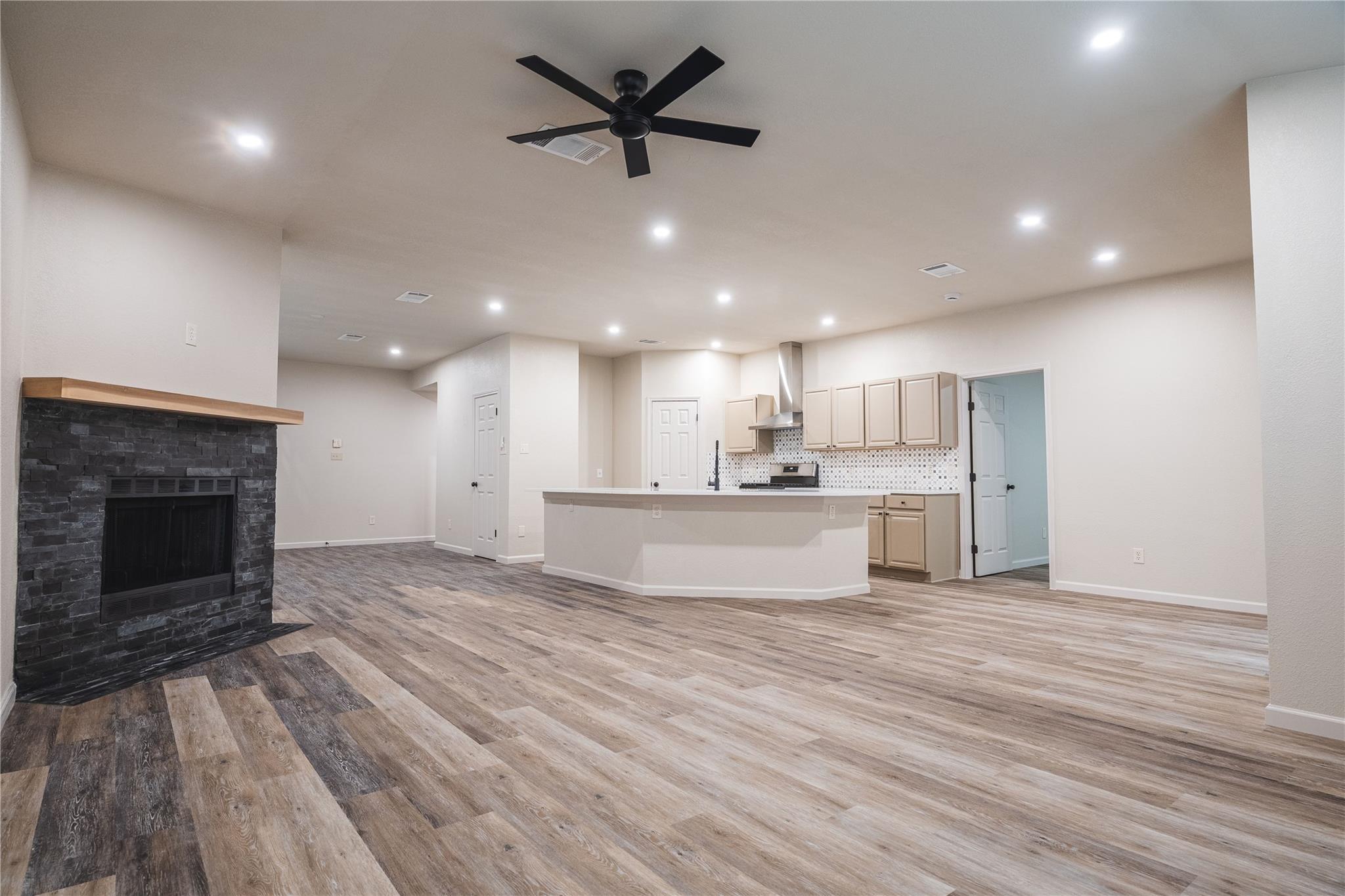 1205 Gazania Dr Property Photo 3