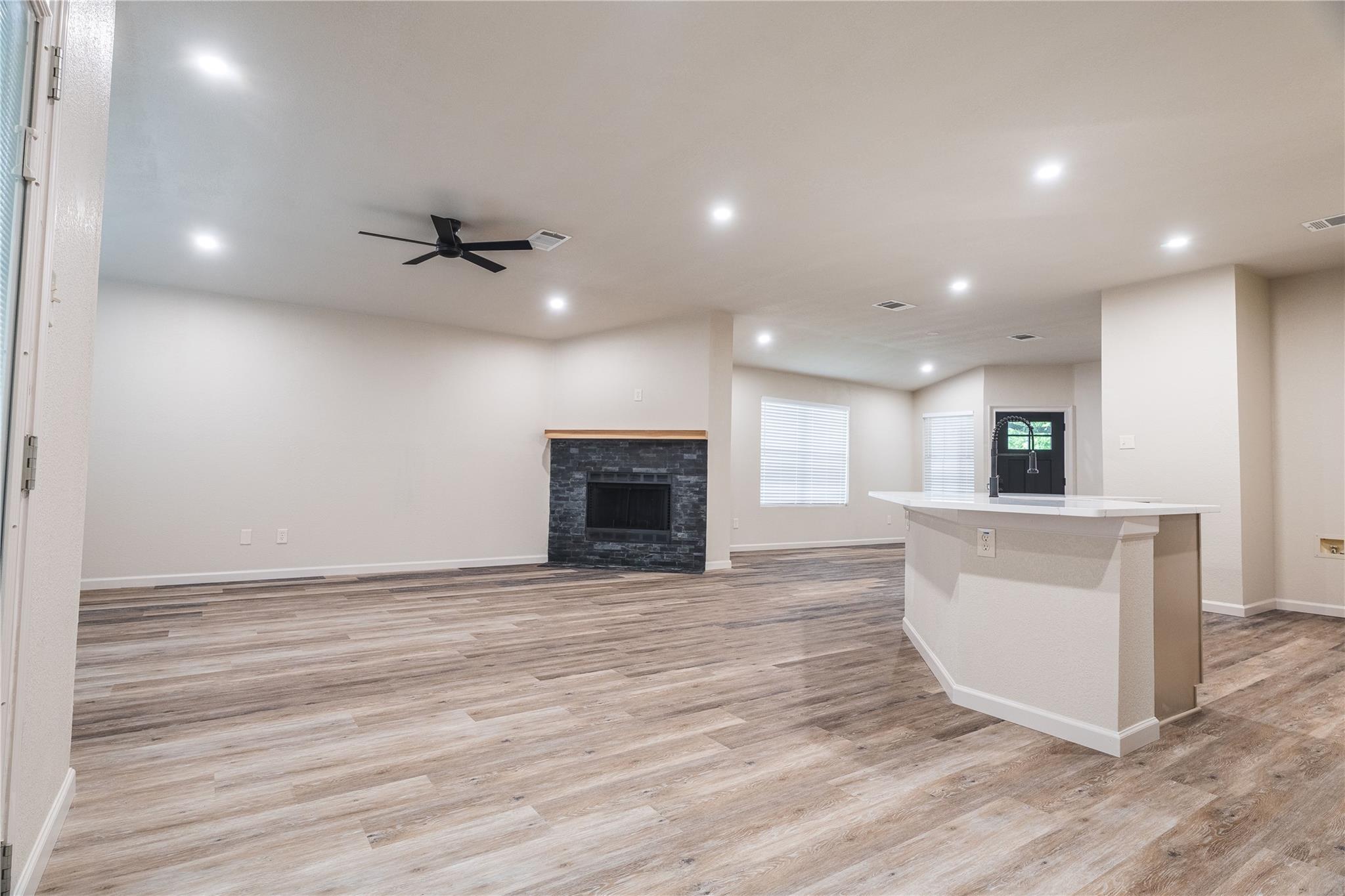1205 Gazania Dr Property Photo 4