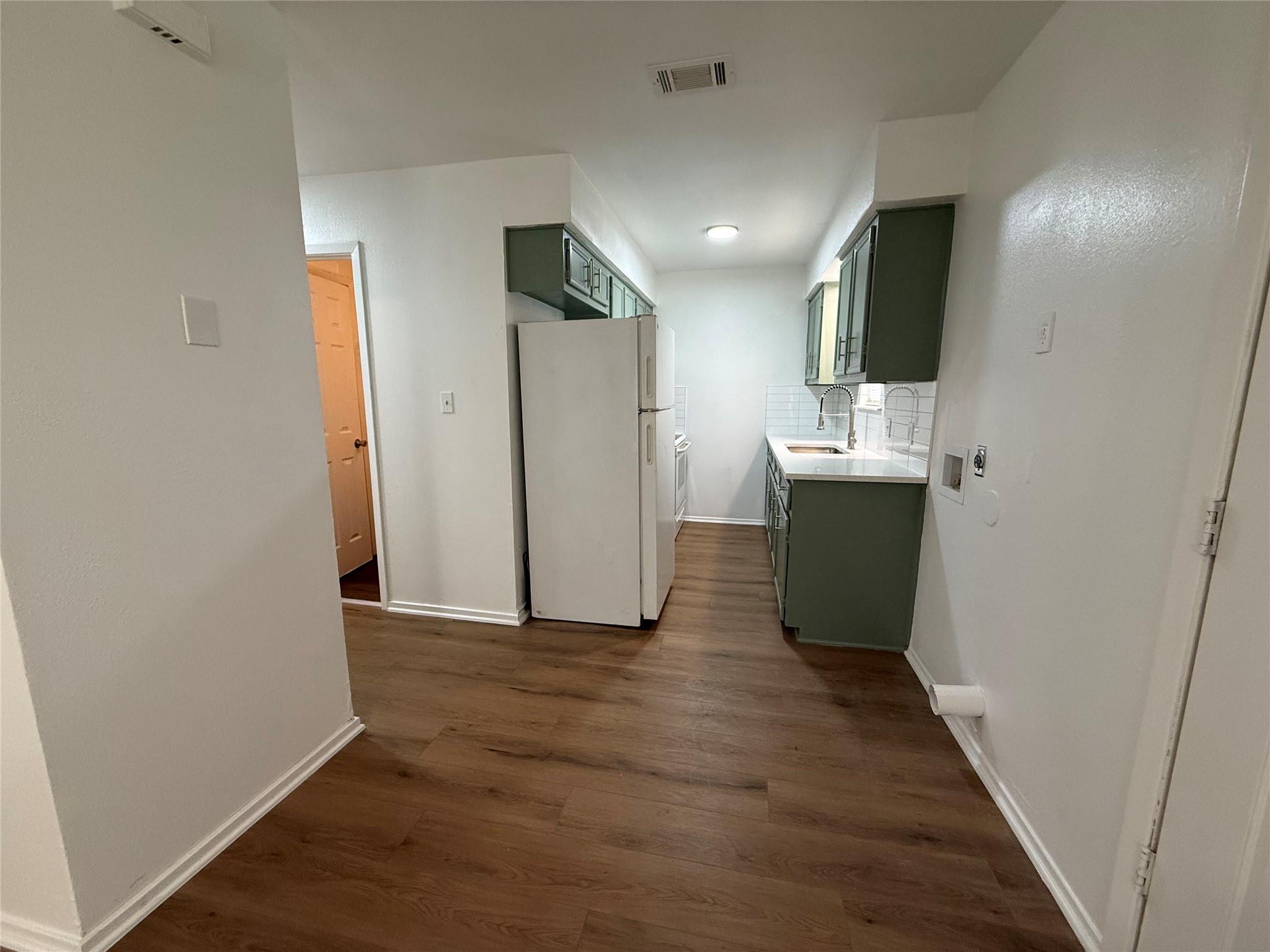 1009 Alex St #b Property Photo 2