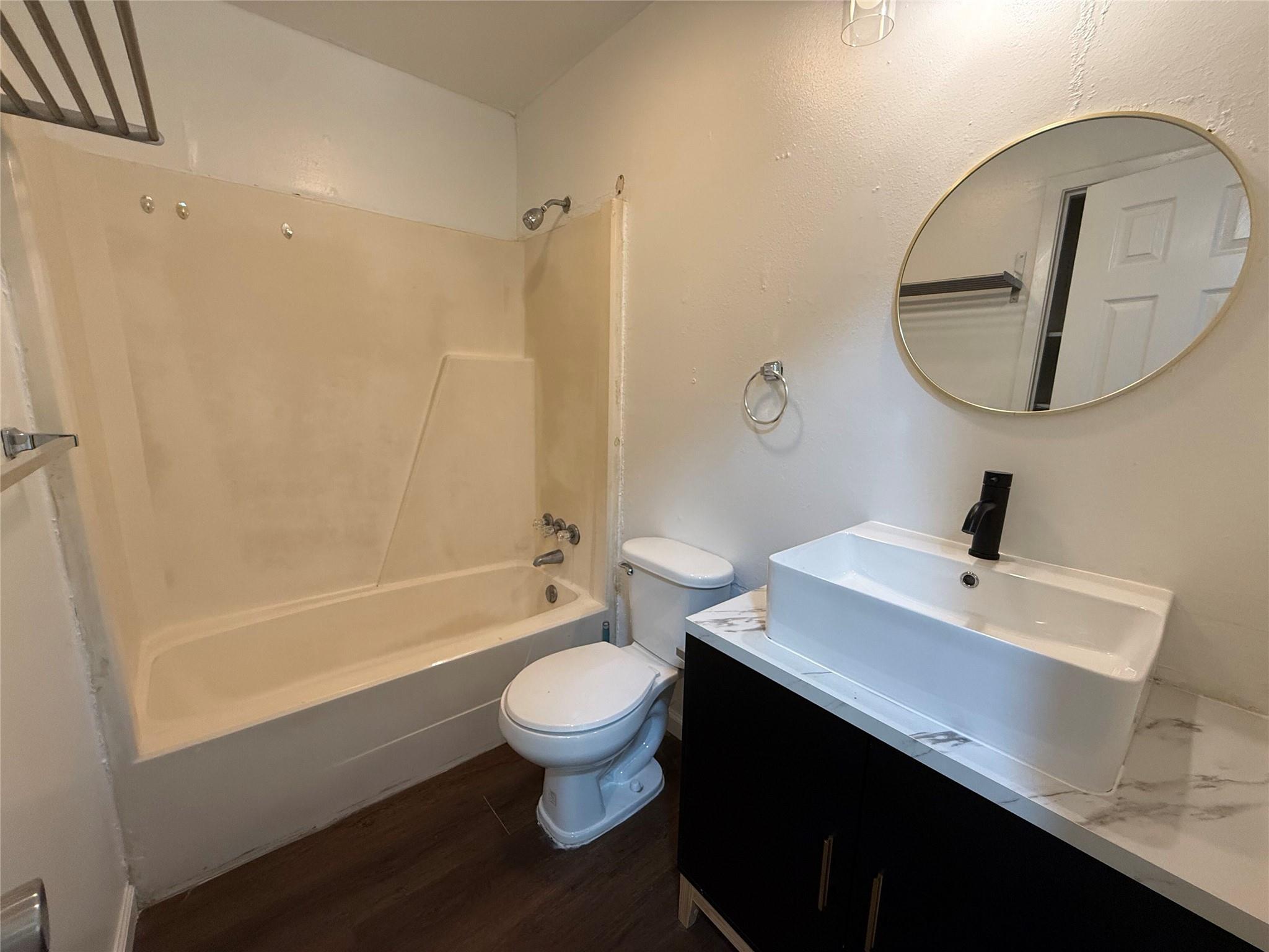 1009 Alex St #b Property Photo 7