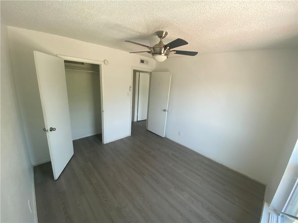 2401 Manor Rd #207 Property Photo 4