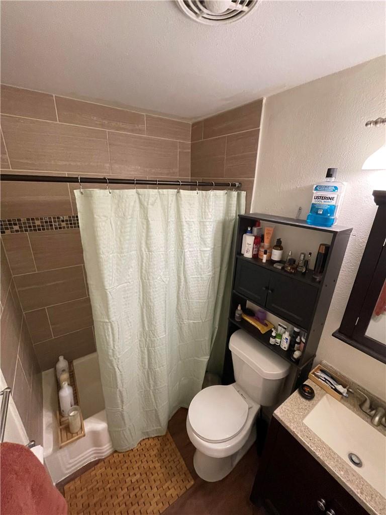 2401 Manor Rd #207 Property Photo 9