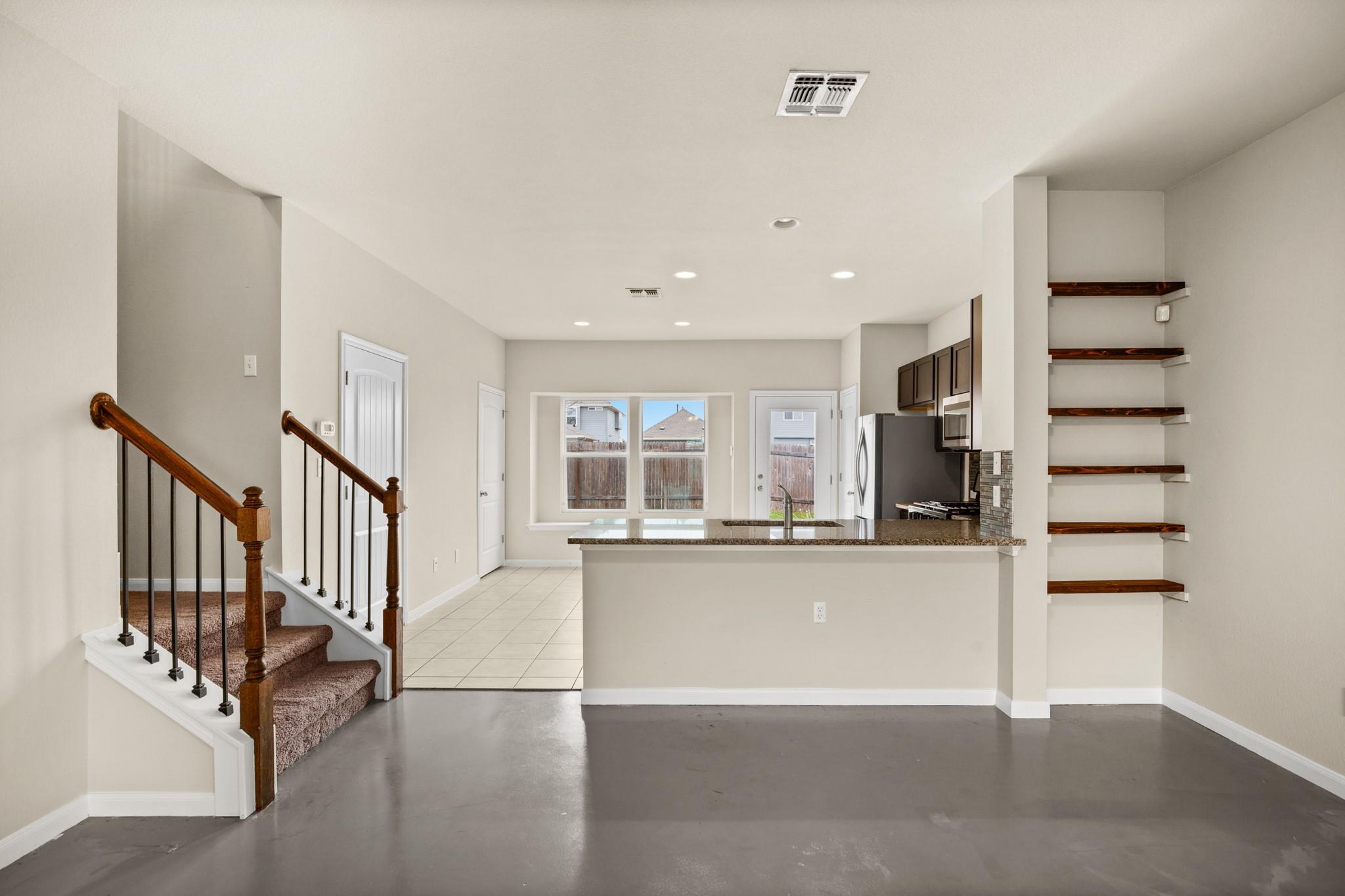 1006 Sand Post Pl Property Photo 4