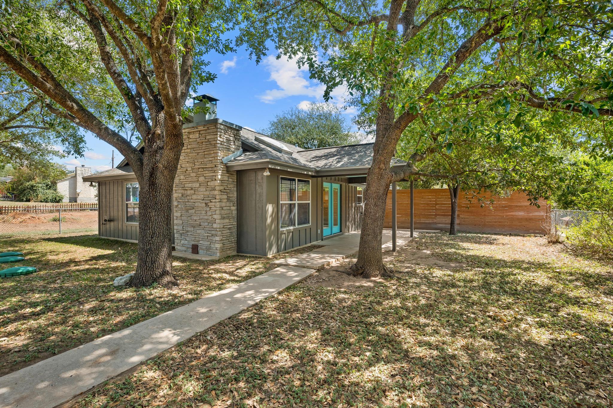 1601 West Ln Property Photo 3