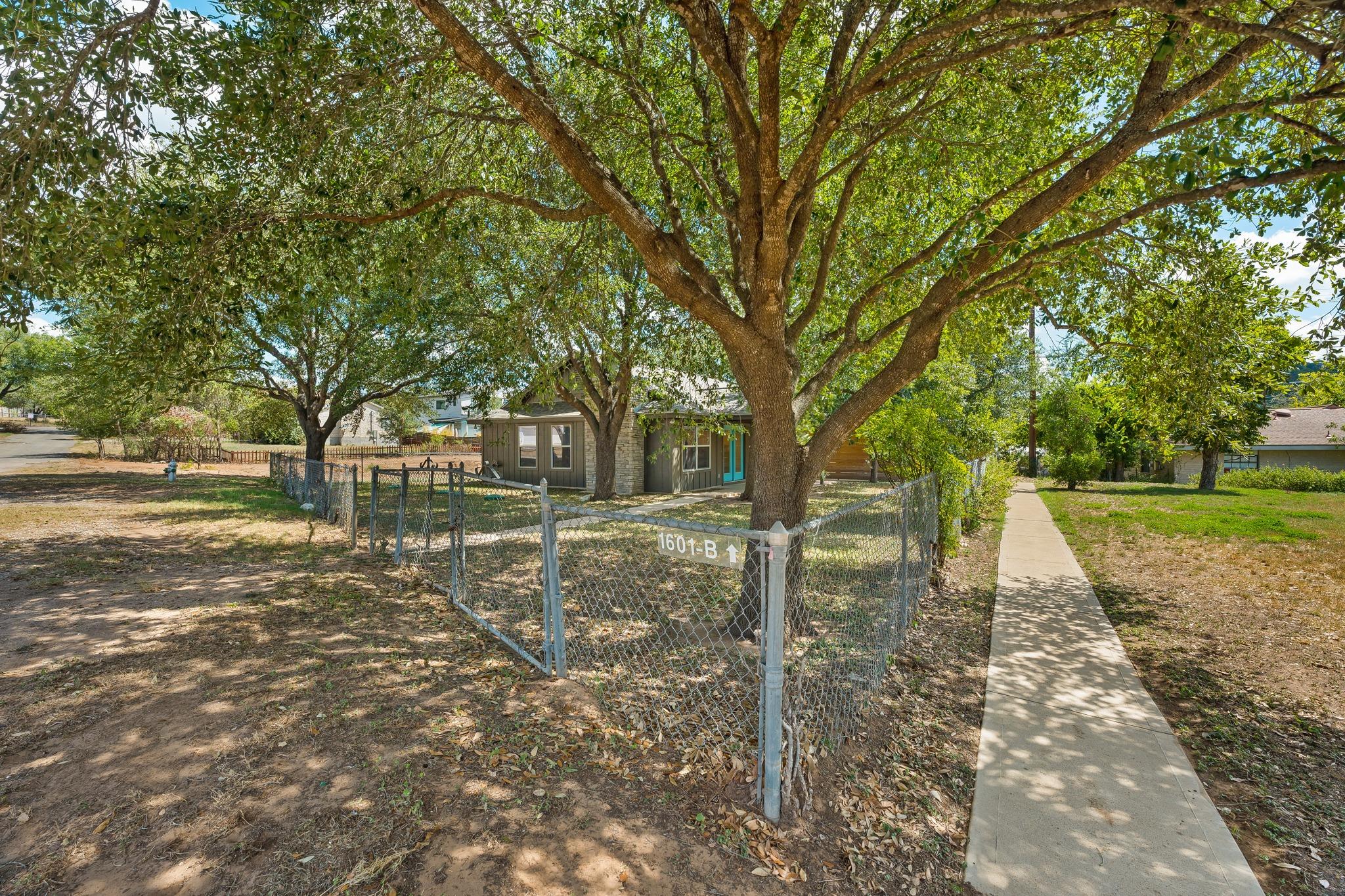 1601 West Ln Property Photo 9