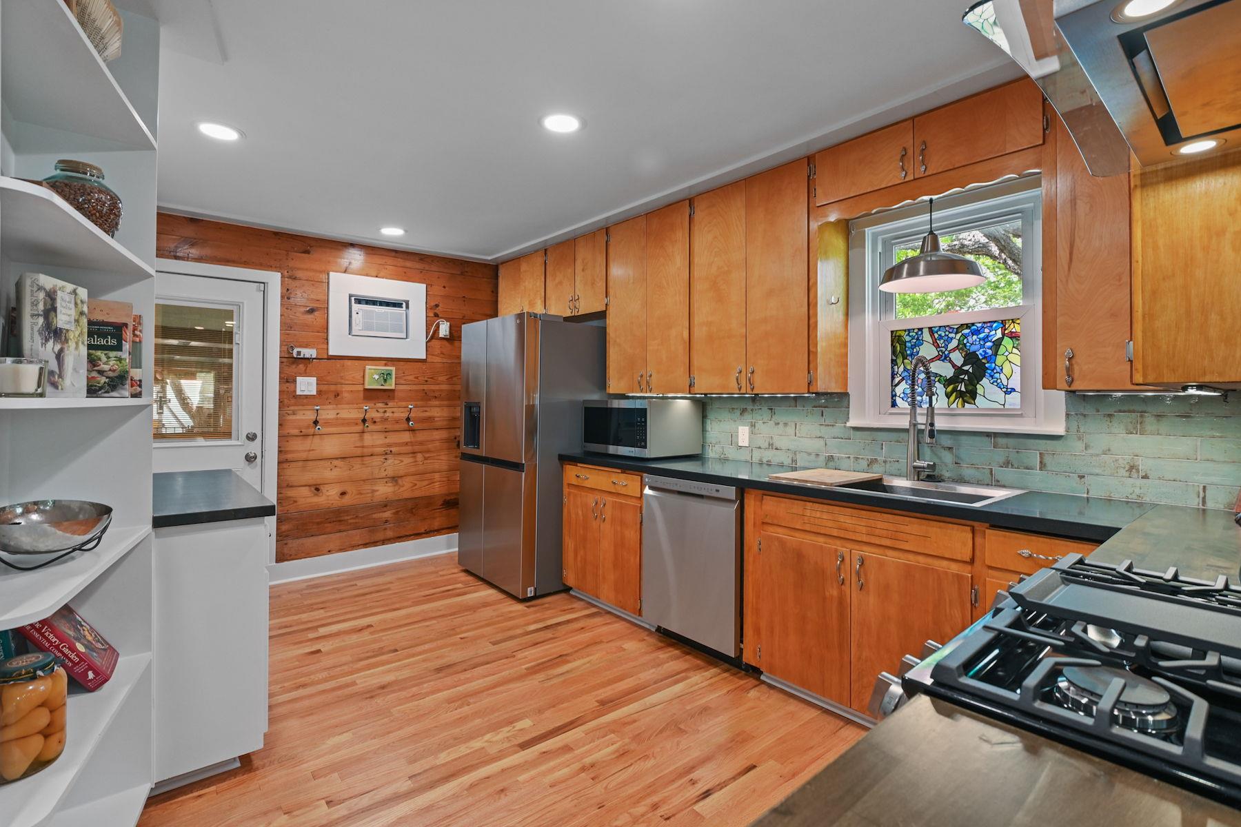 1217 Fairground St Property Photo 13