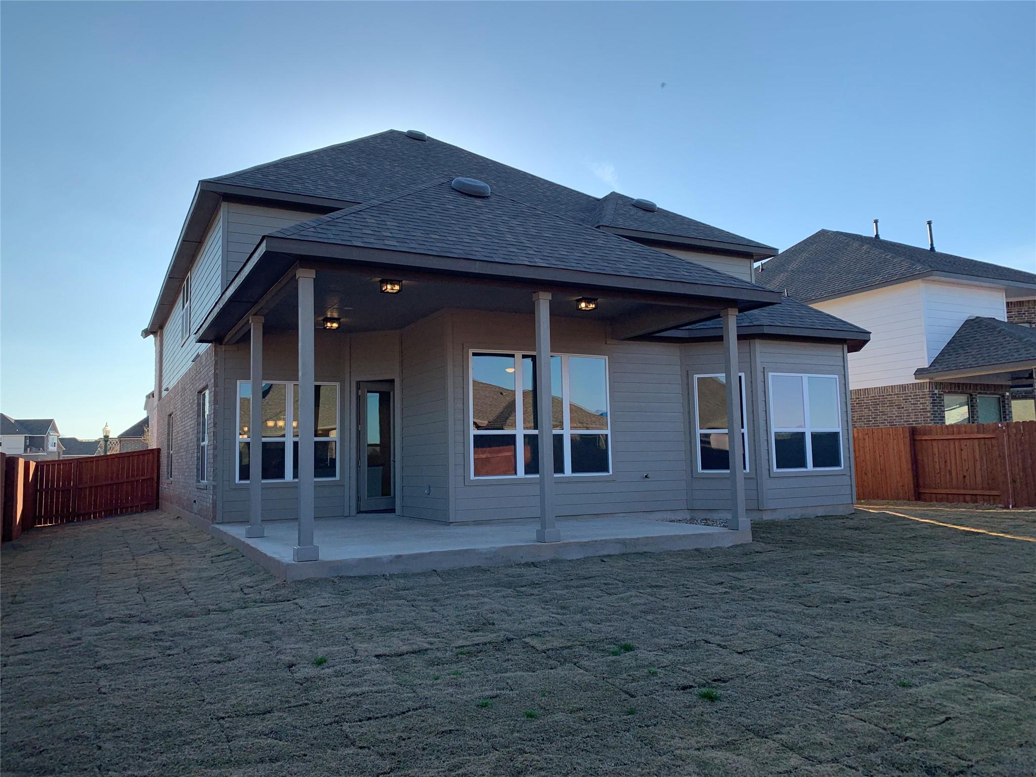 2202 Ambling Trl Property Photo 28