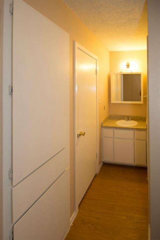 400 W 34th St #104 Property Photo 8