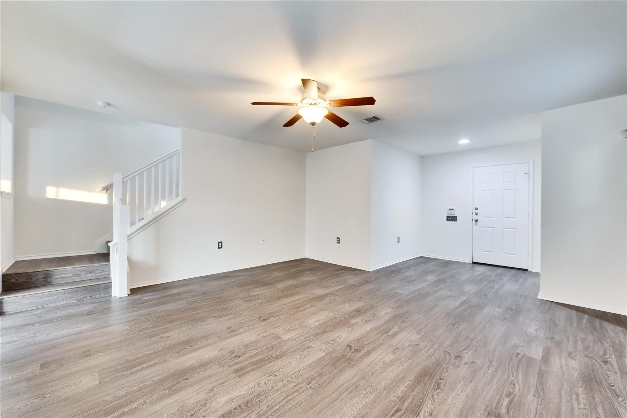 9004 Bird Brook Ln Property Photo 4