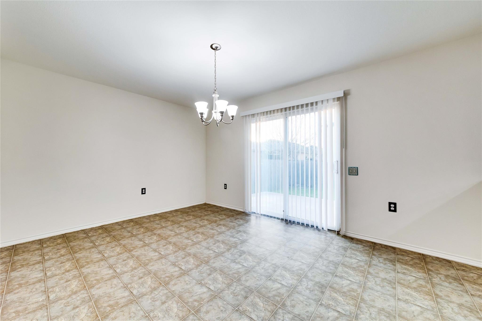 9004 Bird Brook Ln Property Photo 6