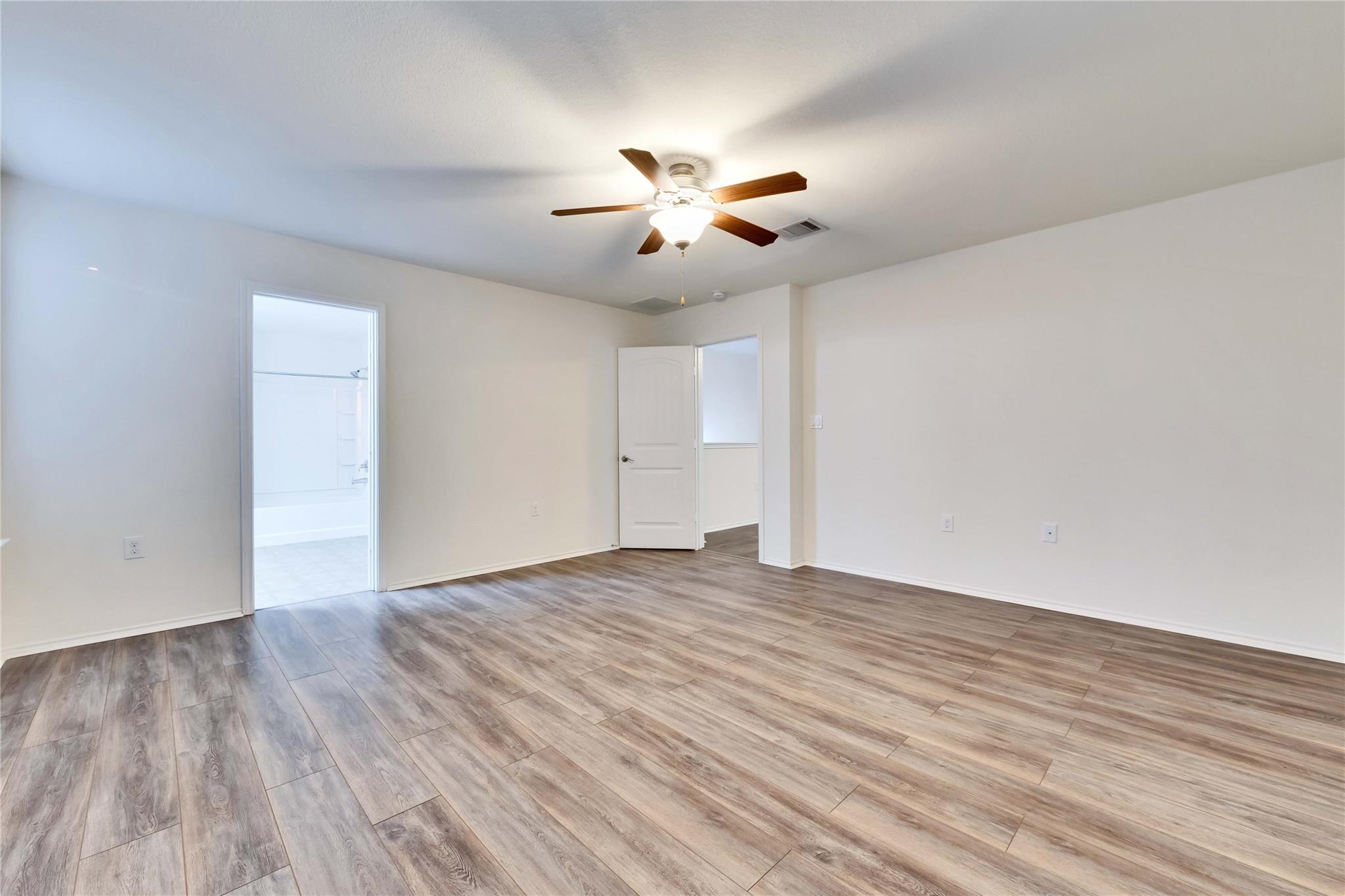 9004 Bird Brook Ln Property Photo 13