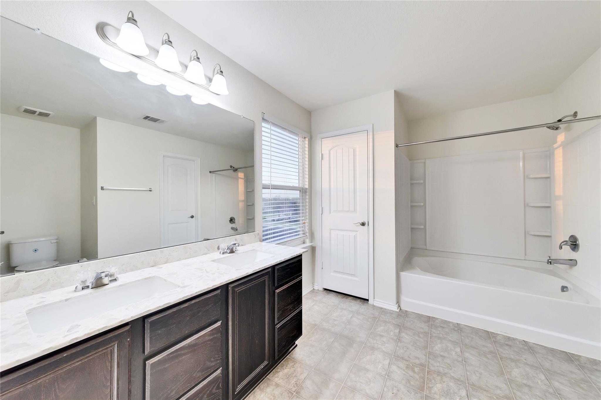 9004 Bird Brook Ln Property Photo 14