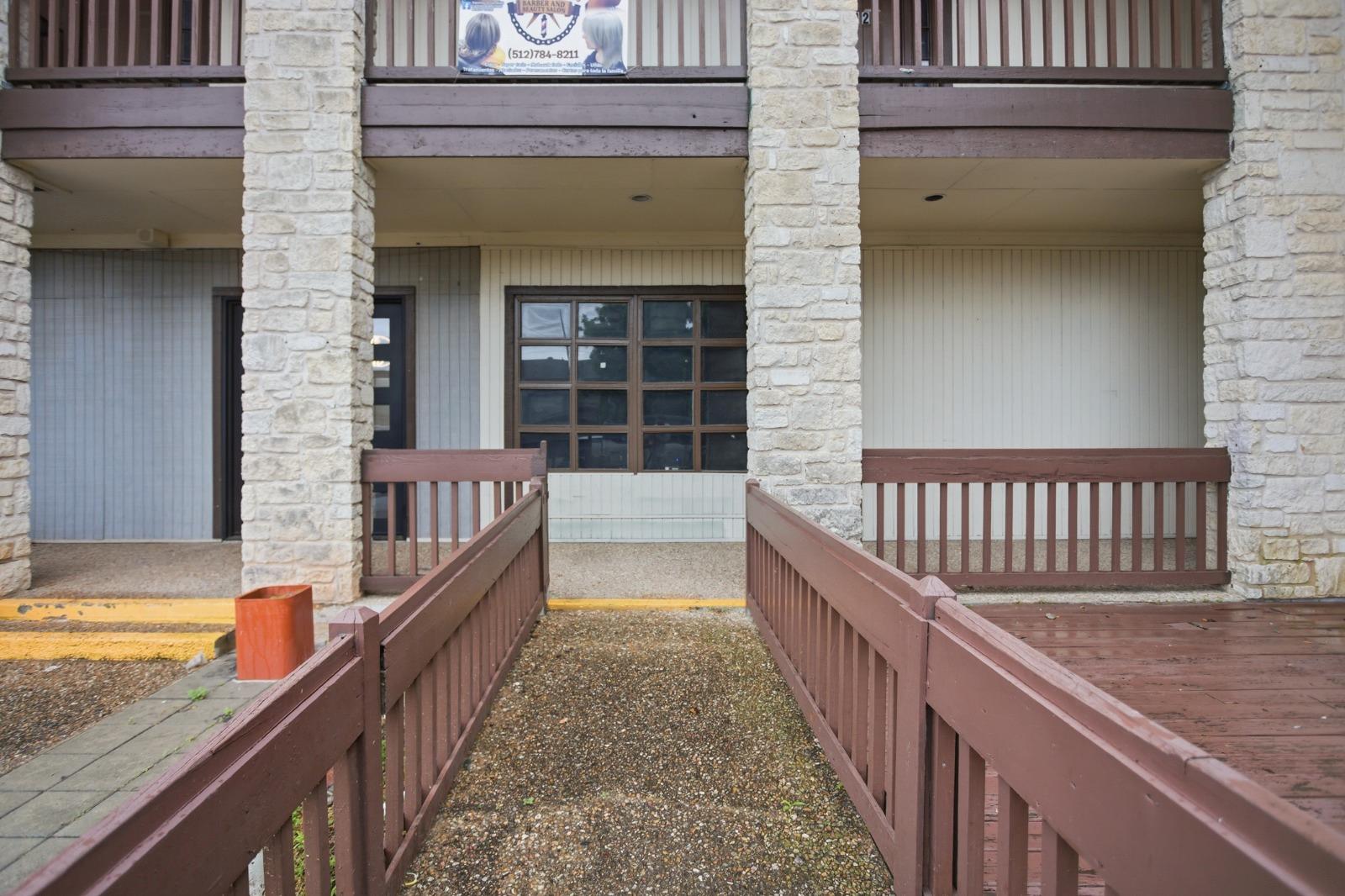 611 Carpenter Ave #101 & 102 Property Photo 4