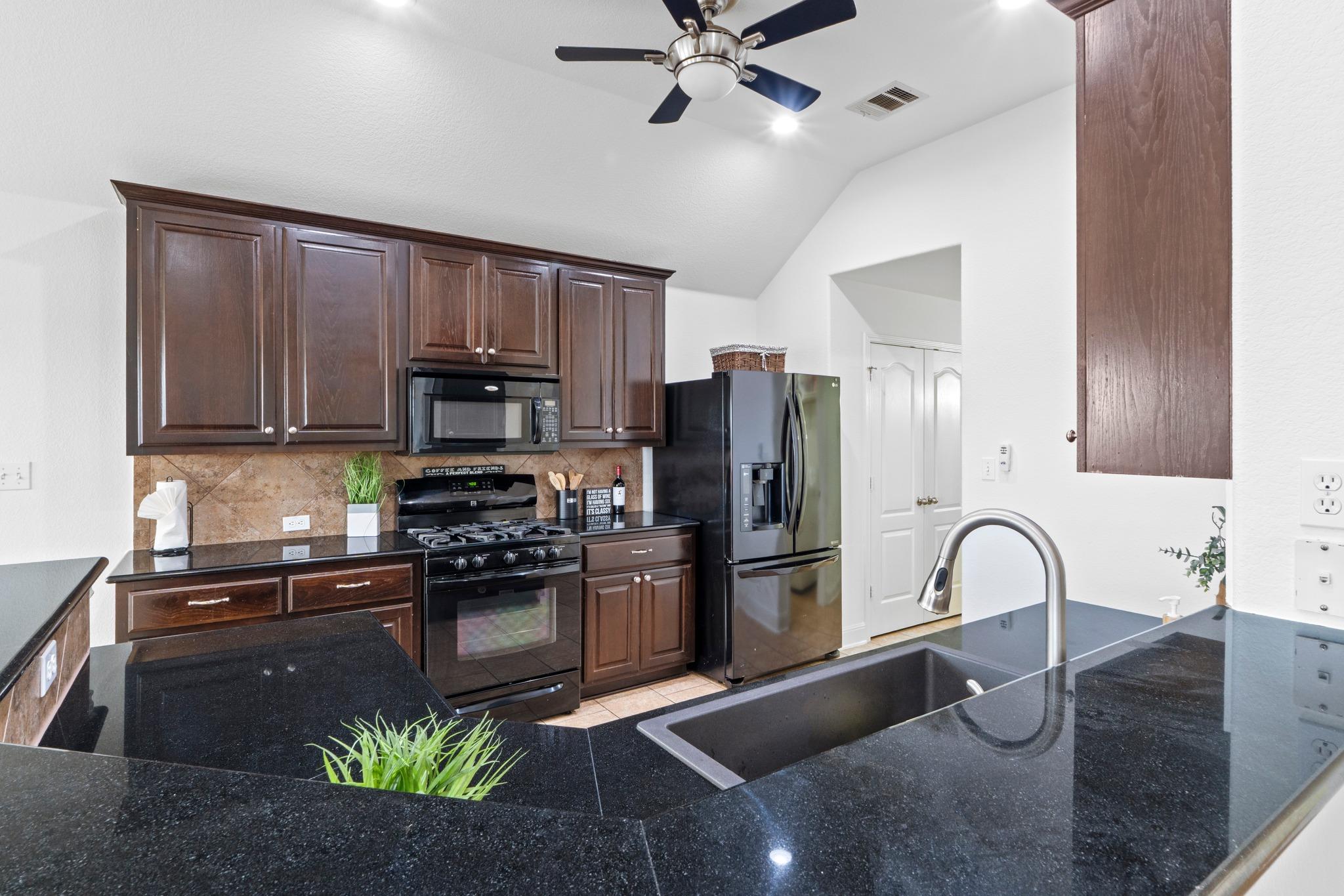 700 Walsh Hill Trl Property Photo 4