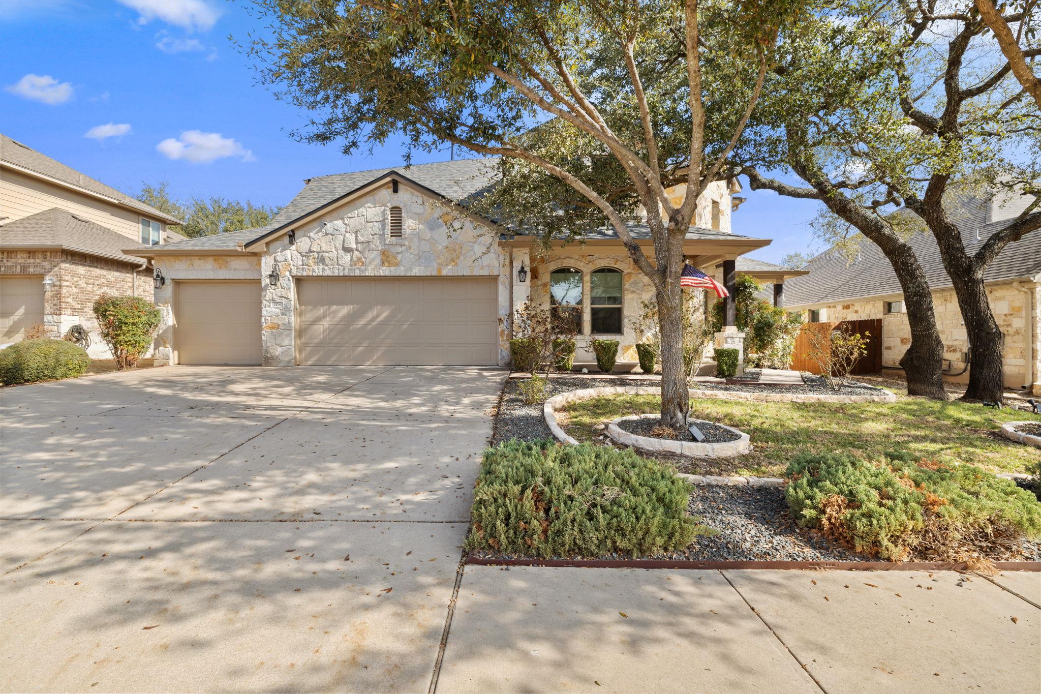 208 Arrezo Ln Property Photo 1