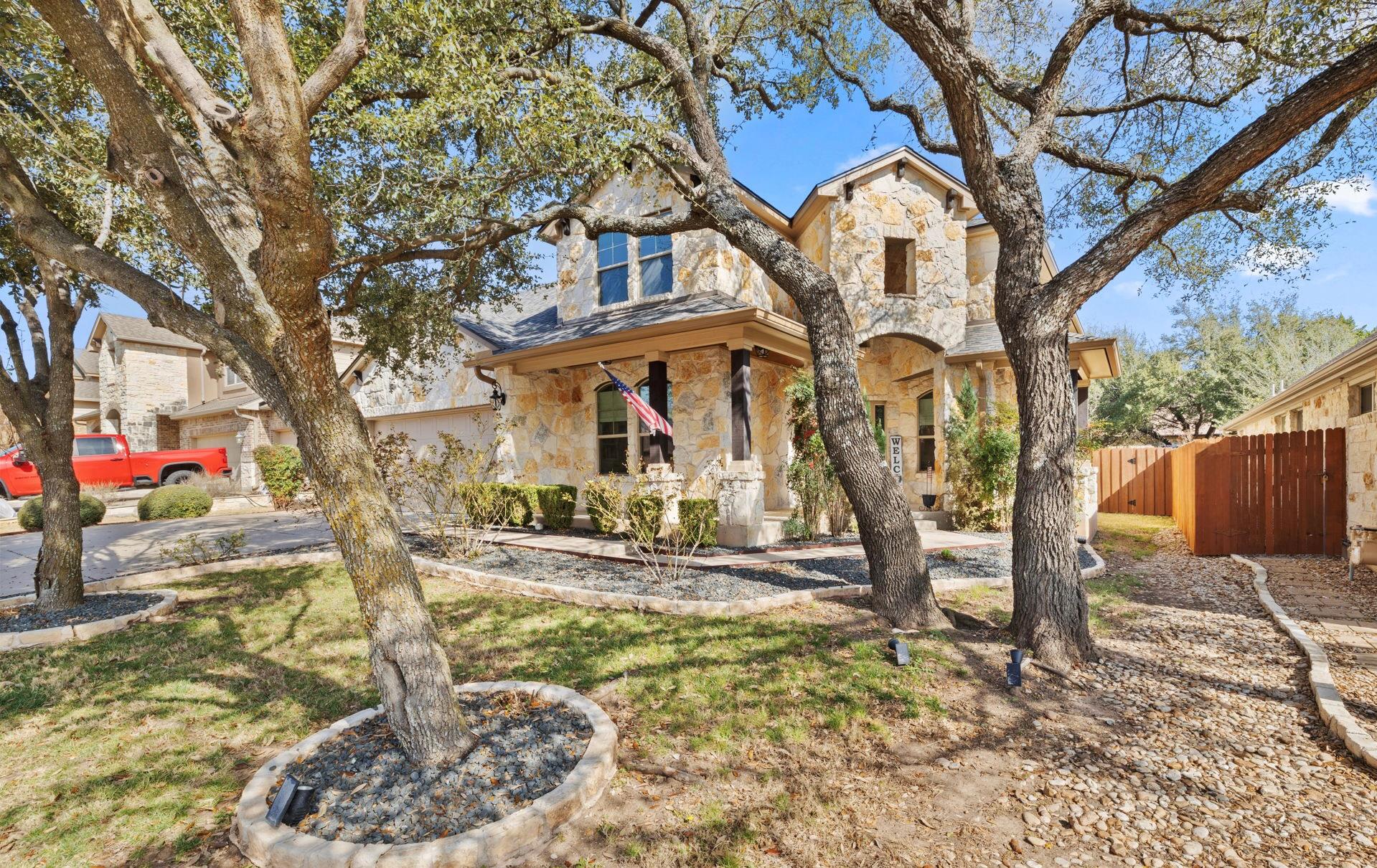 208 Arrezo Ln Property Photo 2