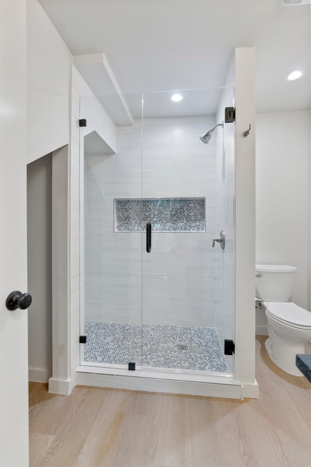 515 E 39th St #2 Property Photo 9