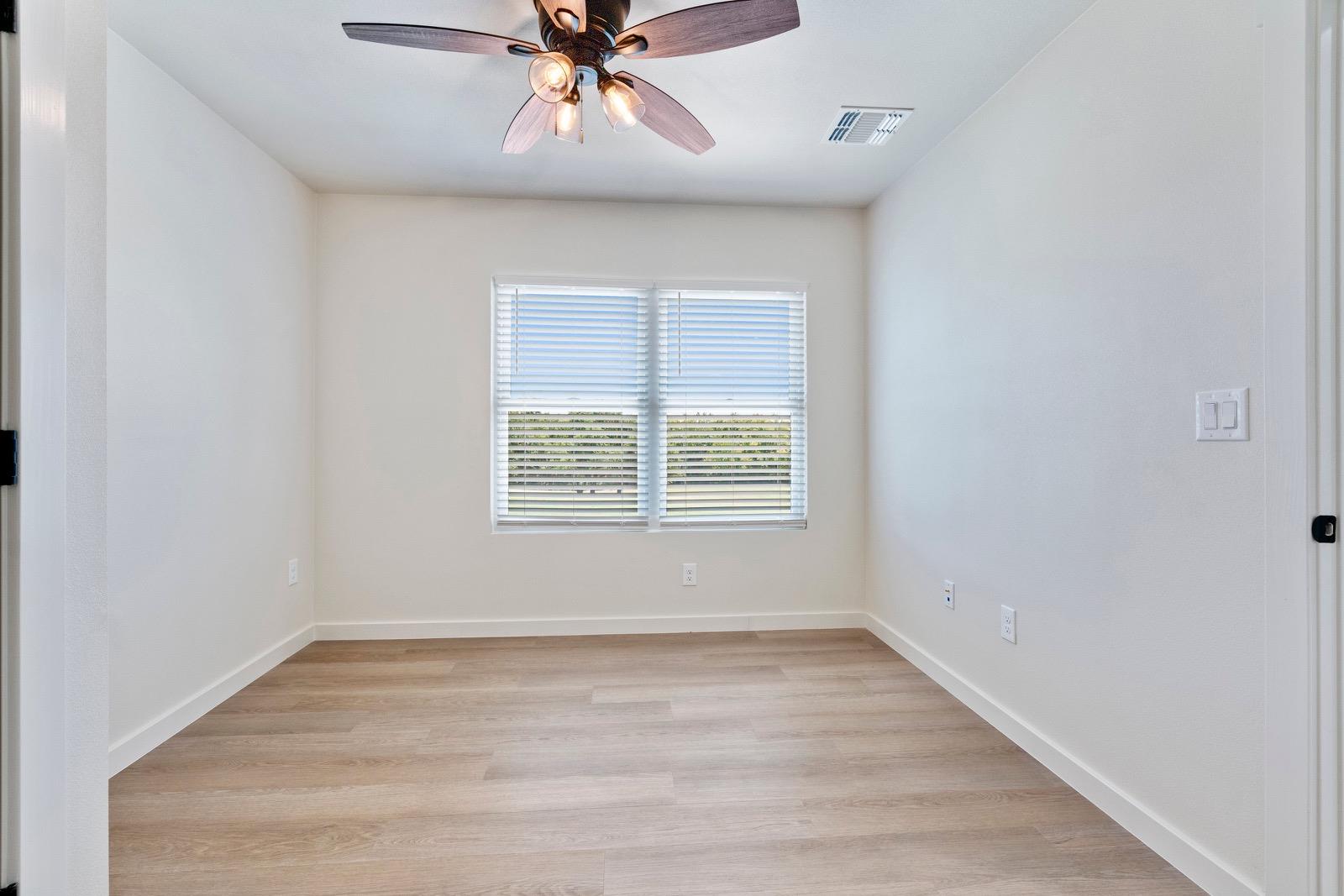 515 E 39th St #2 Property Photo 12